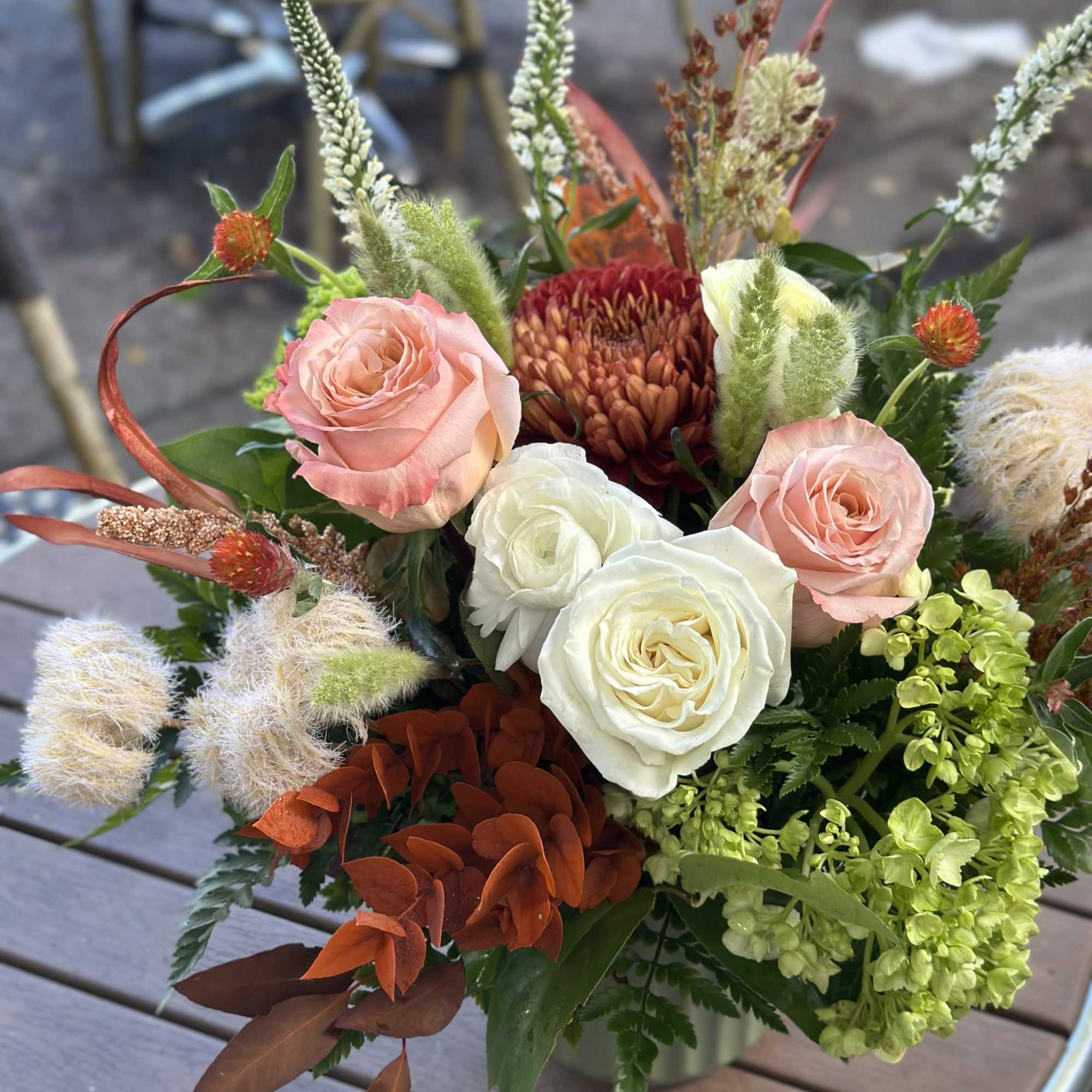 Inspired by the quiet elegance of autumn, this arrangement blends soft neutral