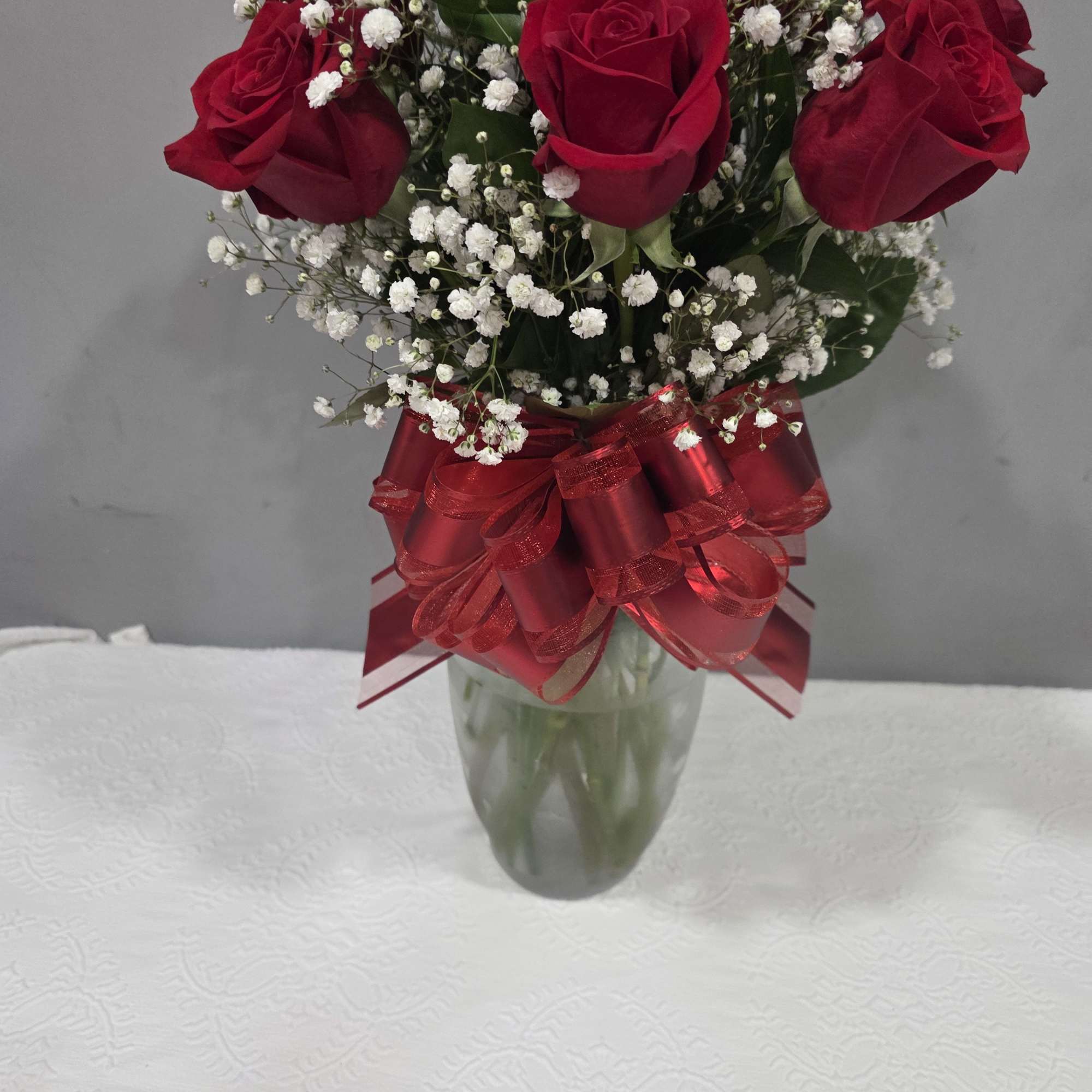 beautiful flower vase for any occasion red roses a docen 