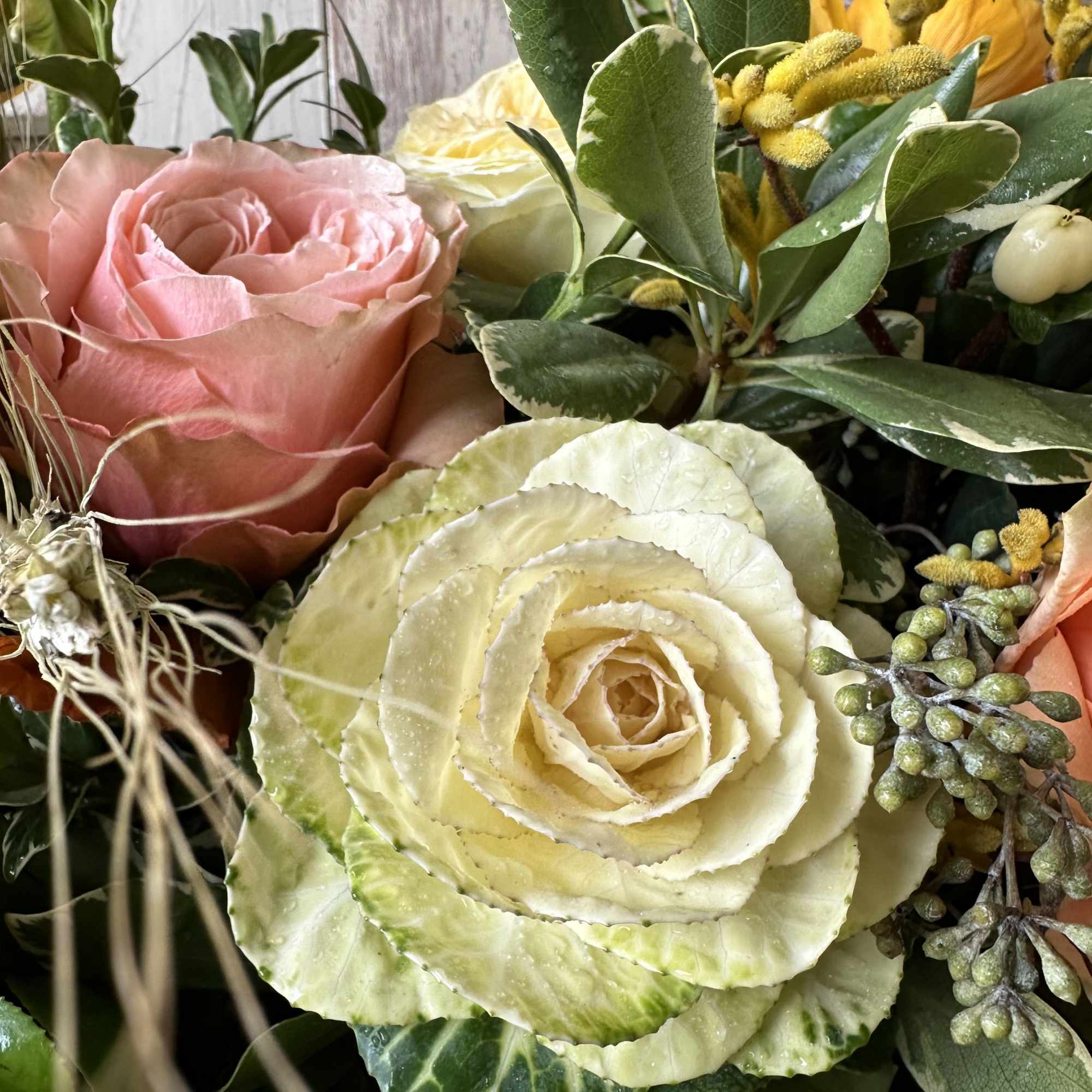 Dazzle any tablescape with this stunning array of festive autumnal colors. 