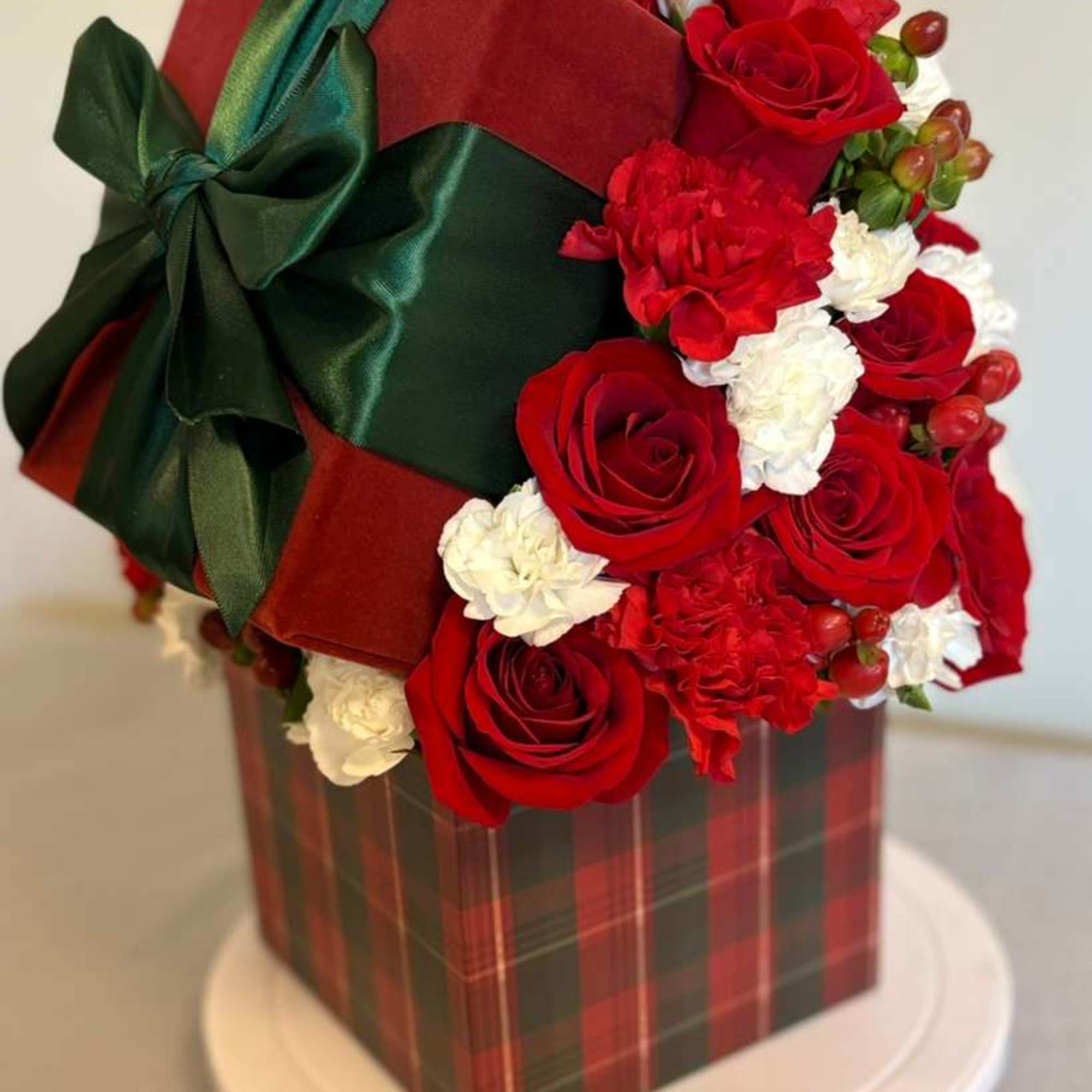 Celebrate the magic of the season with this luxurious floral design 