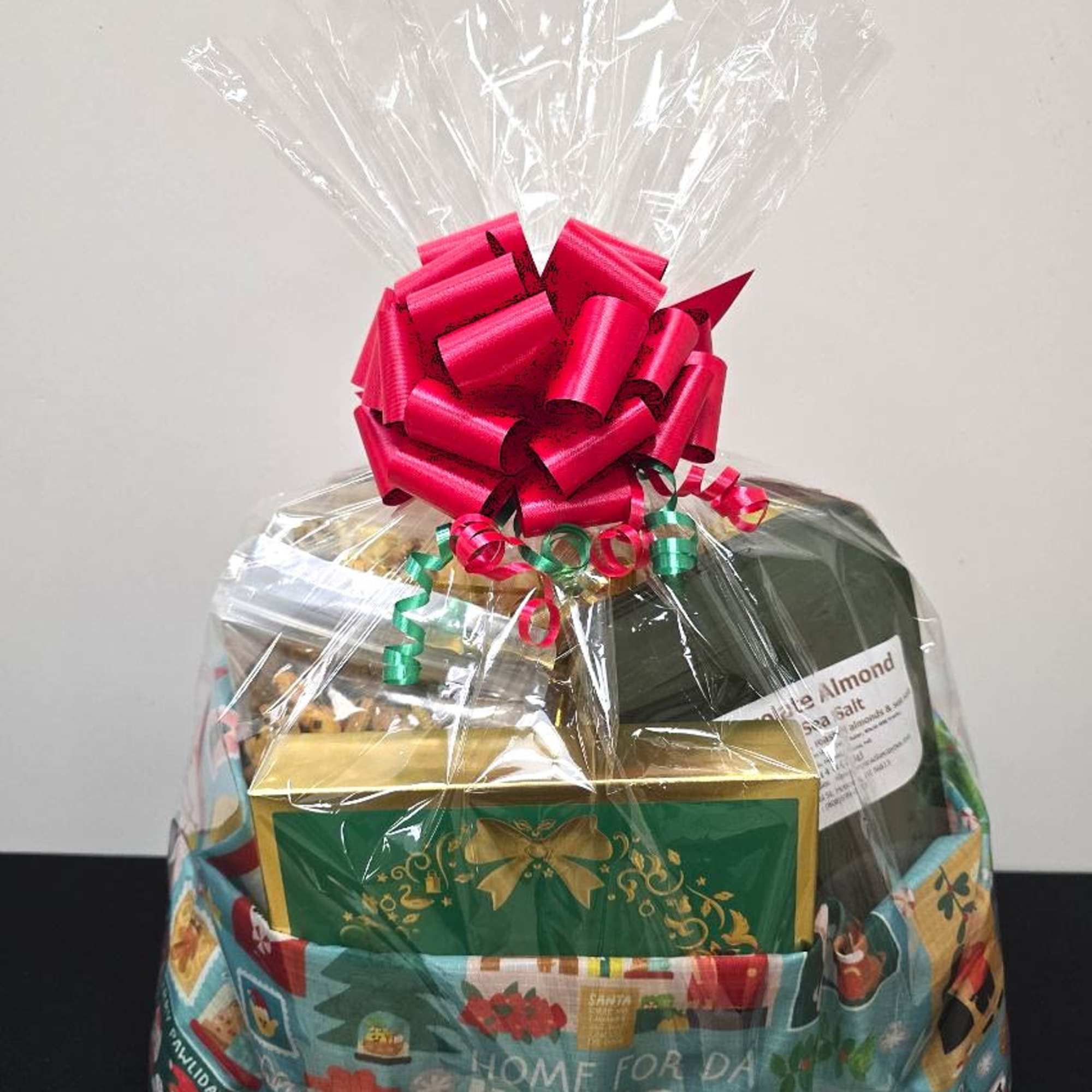 Eden in Love Holiday Tote Gift Set

This fun and festive gift set