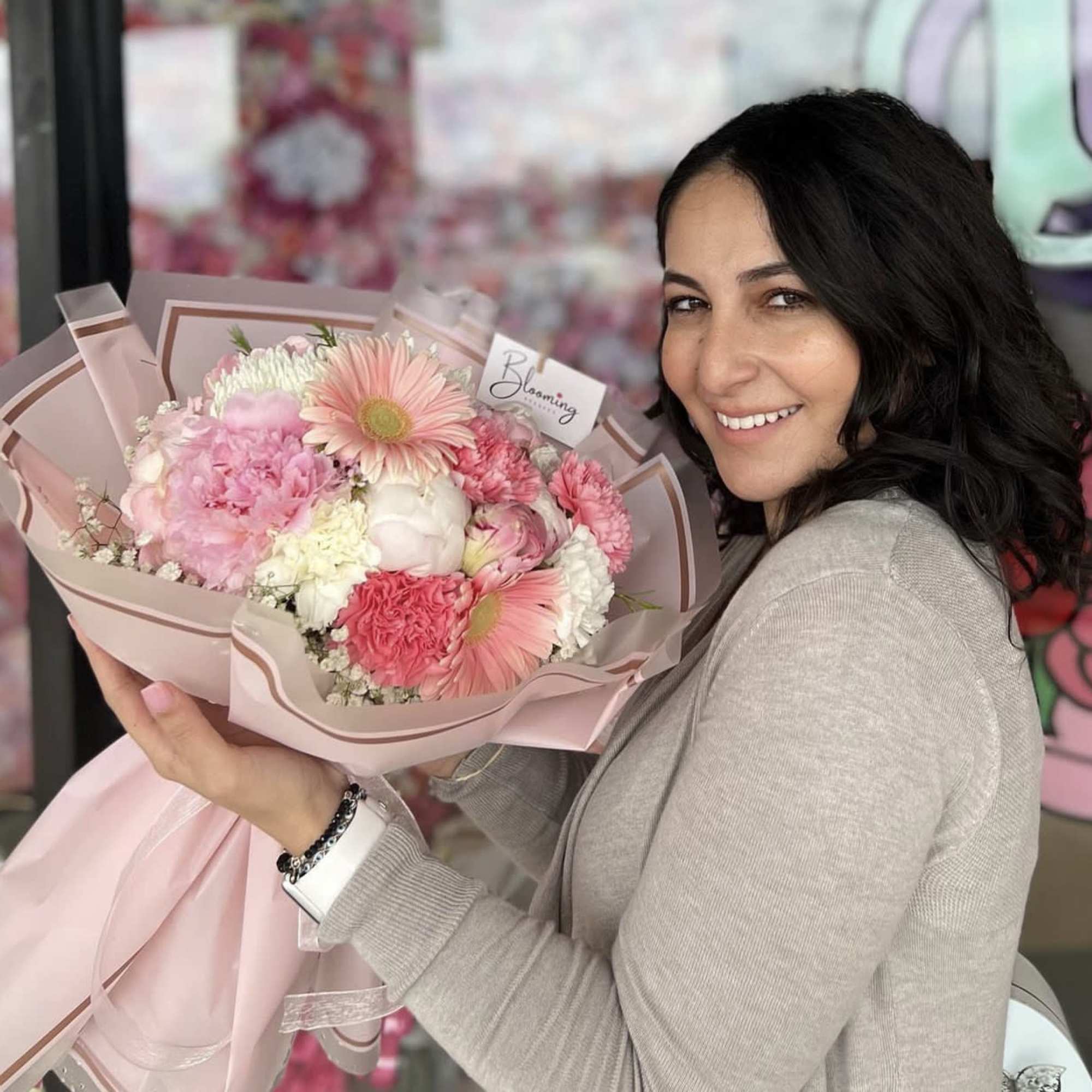 Should the requested product not be available, the florist will deliver fresh