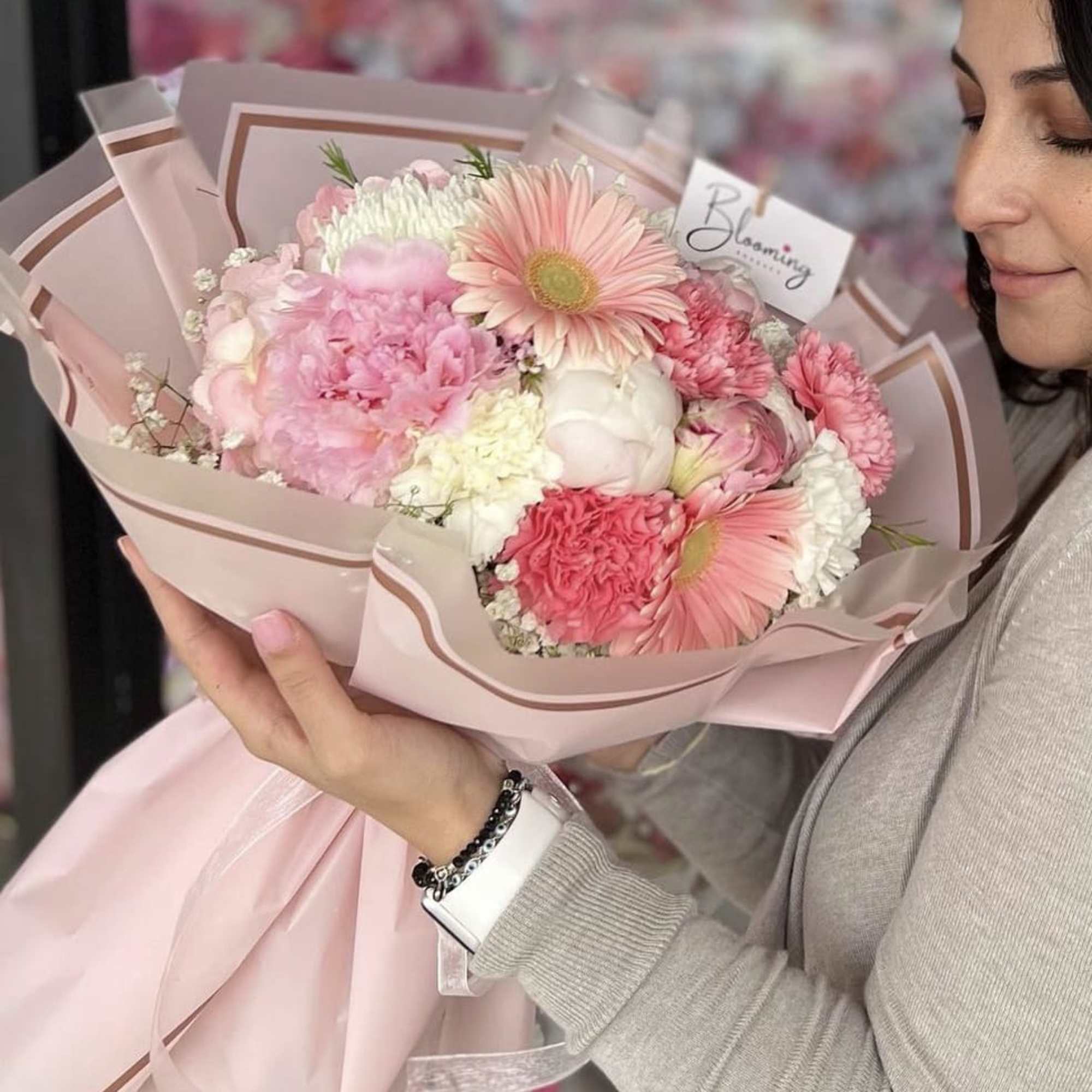 Should the requested product not be available, the florist will deliver fresh