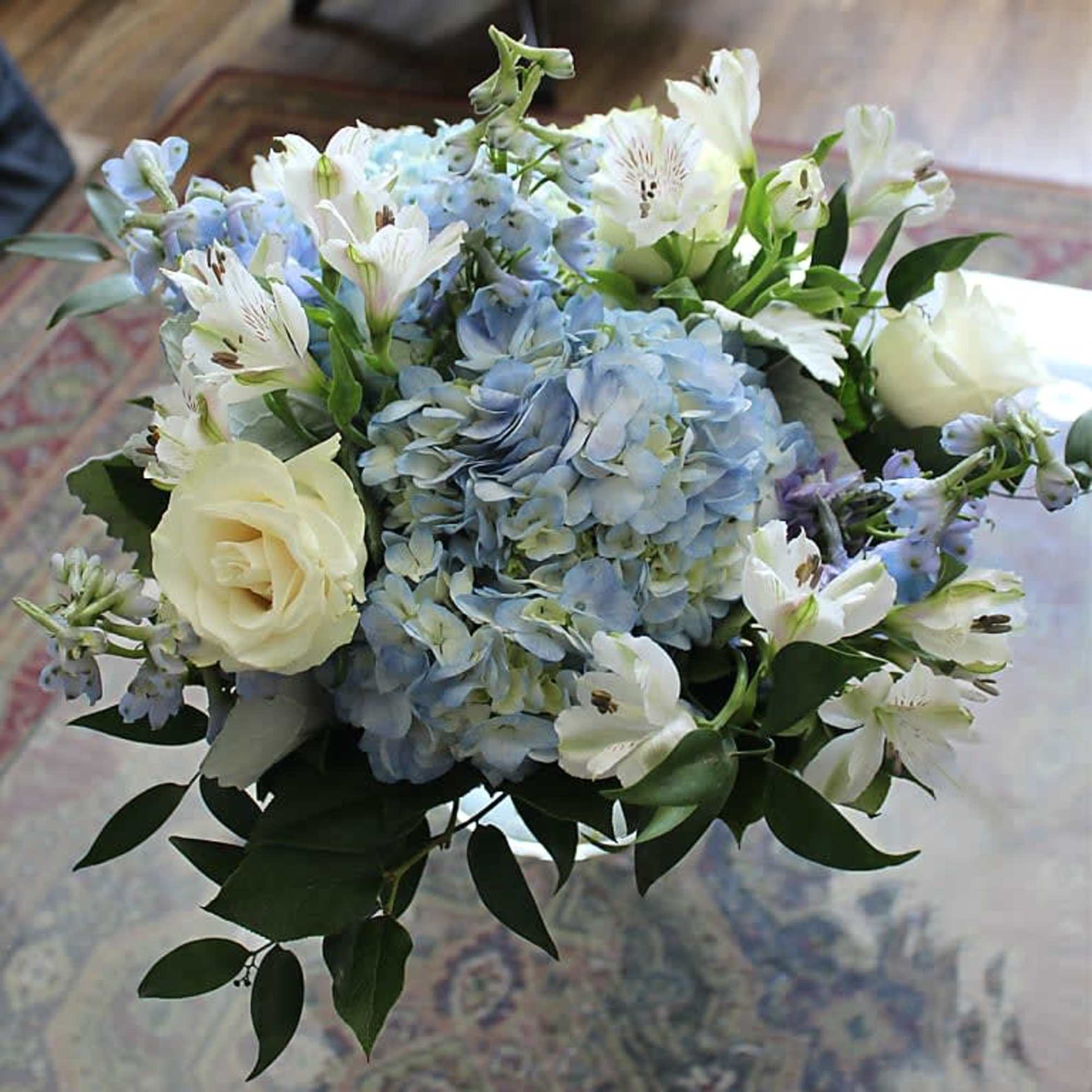 CLEAR SKIES BOUQUET

Let this uplifting arrangement be reminders of the clear skies