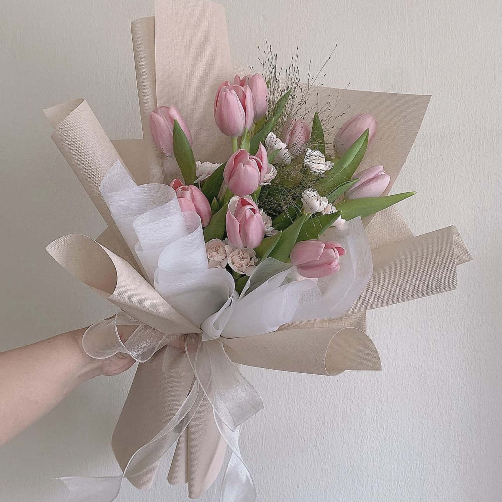 DESCRIPTION:
BOUQUETS NEVER EVER are identical, they come out different every time please