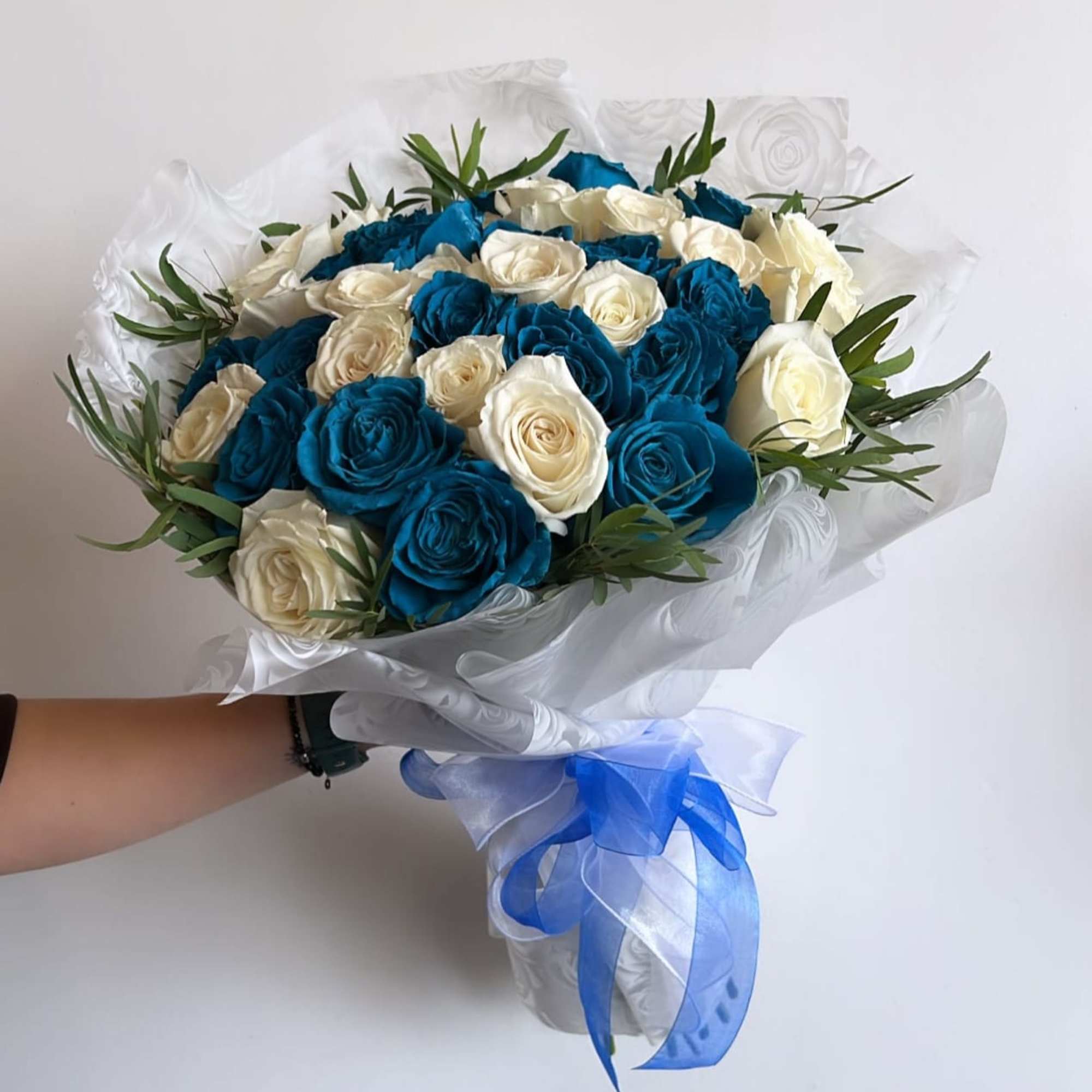 Premium Quality Flowers
Wrapping paper may be varied
Vase is not included;
Wrapping is included;