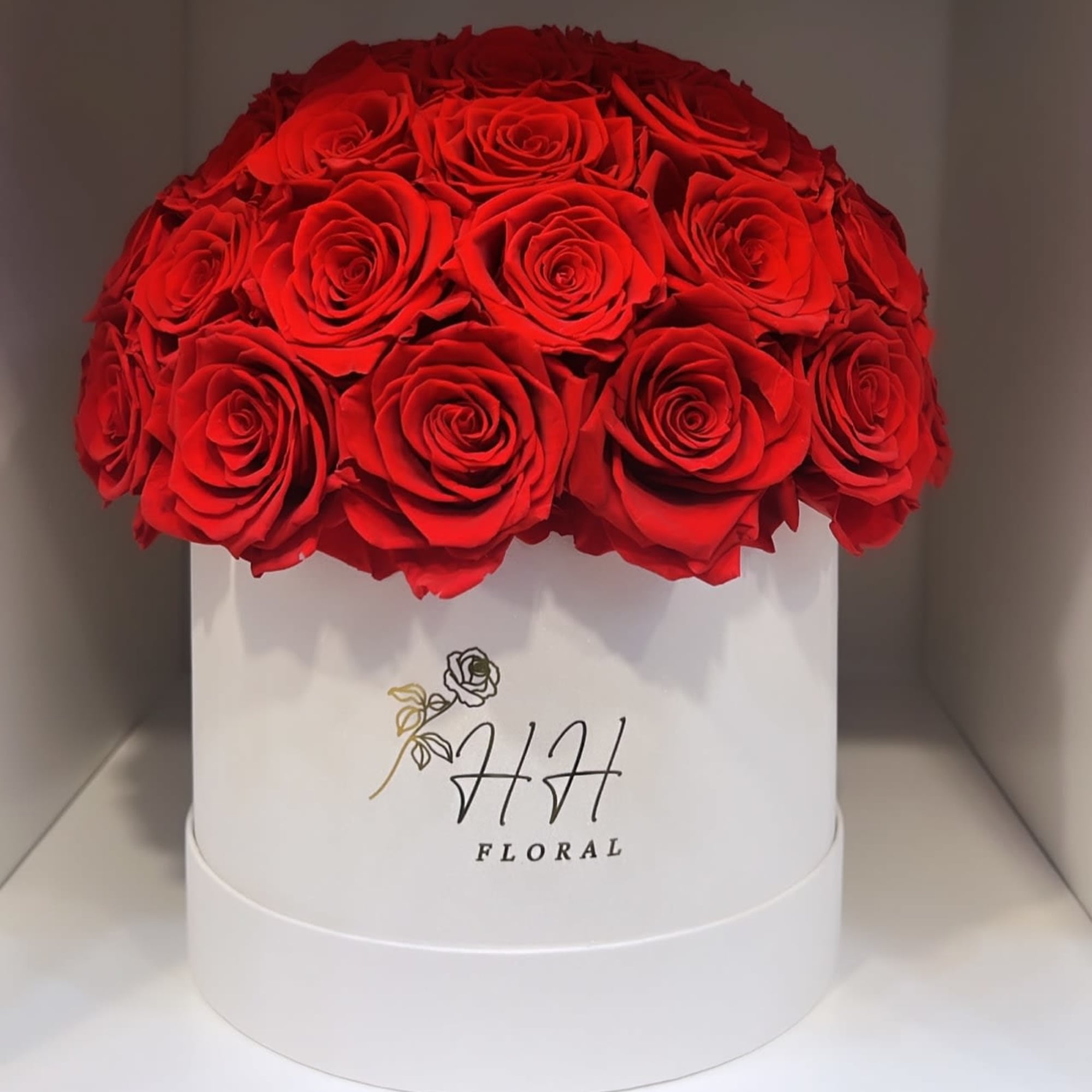 If you seek a positive long-lasting impression, then this preserved flower assortment