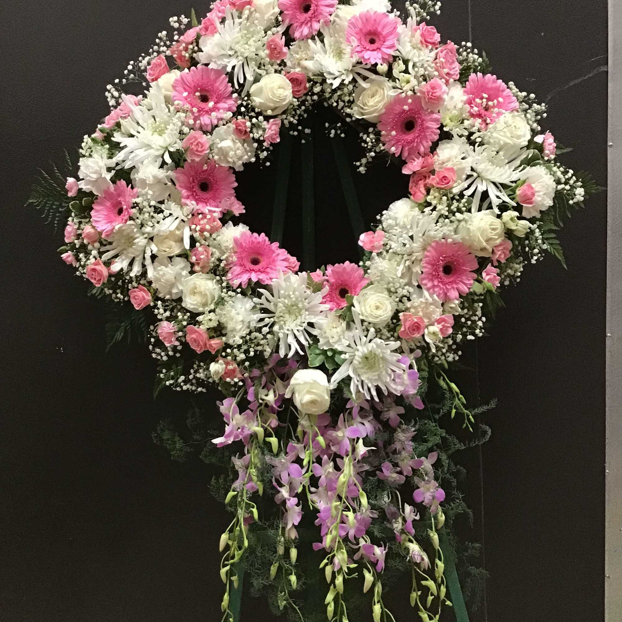 This beautiful standing diamond sharp arrangement, make with White roses, spider mum