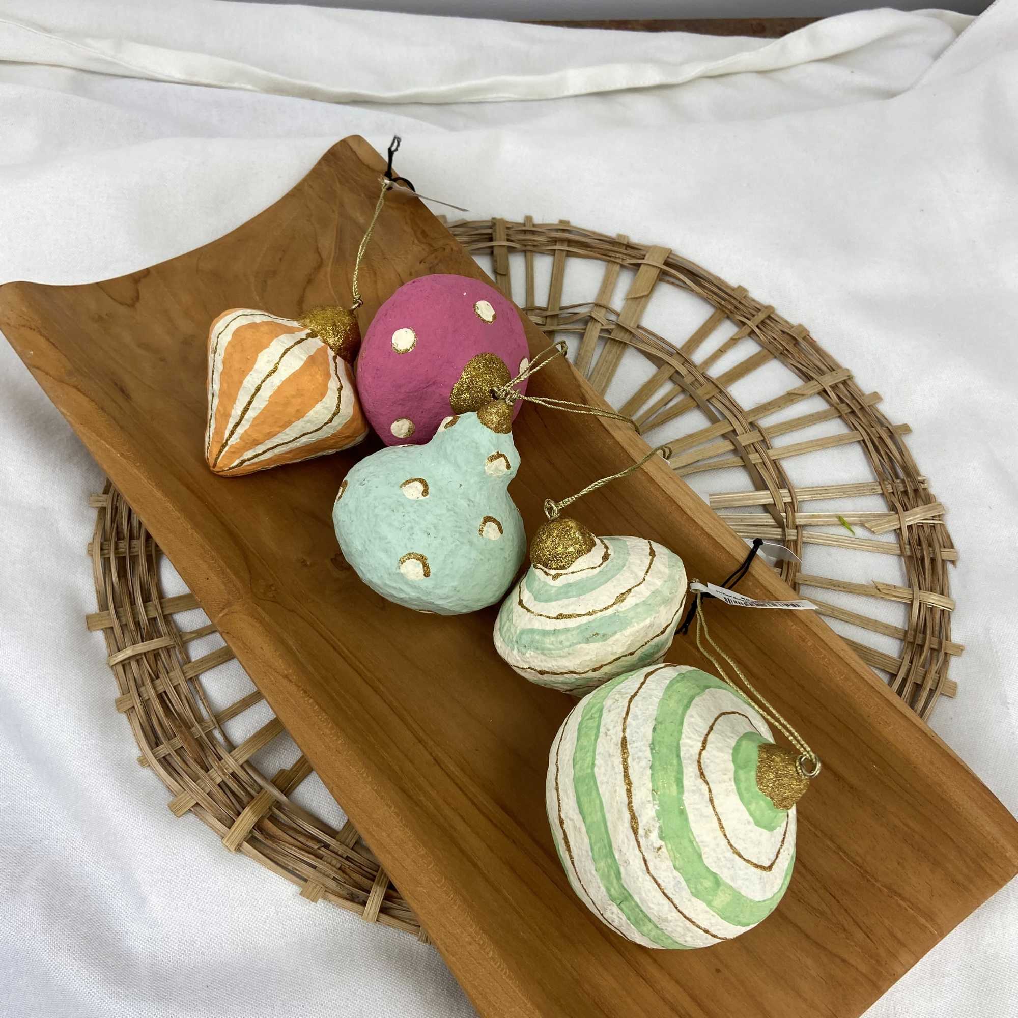 Winter Pastels in a Bow Mug with a keepsake ornament! 
Colors may