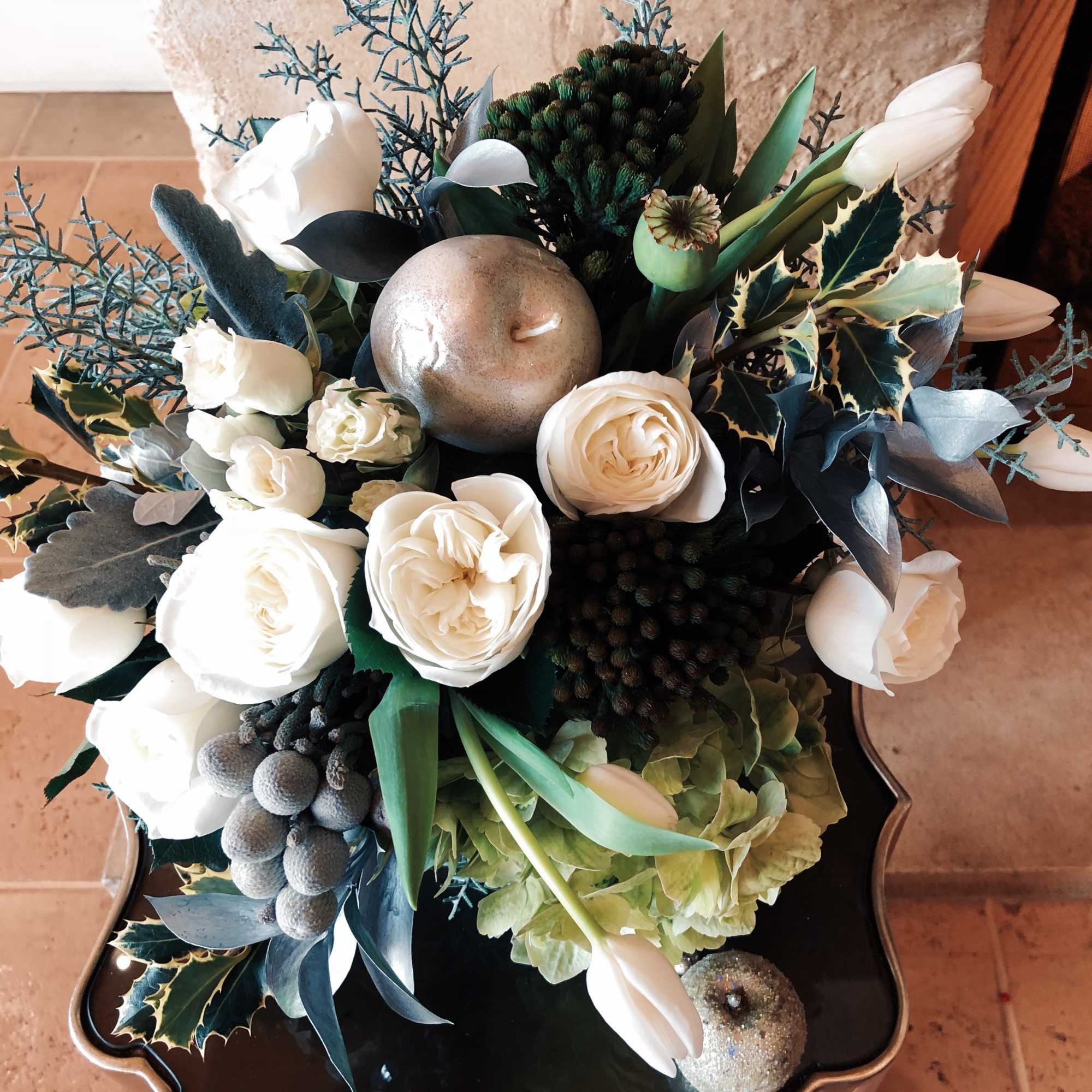 A special and very classy design with crisp white tulips, lighter green