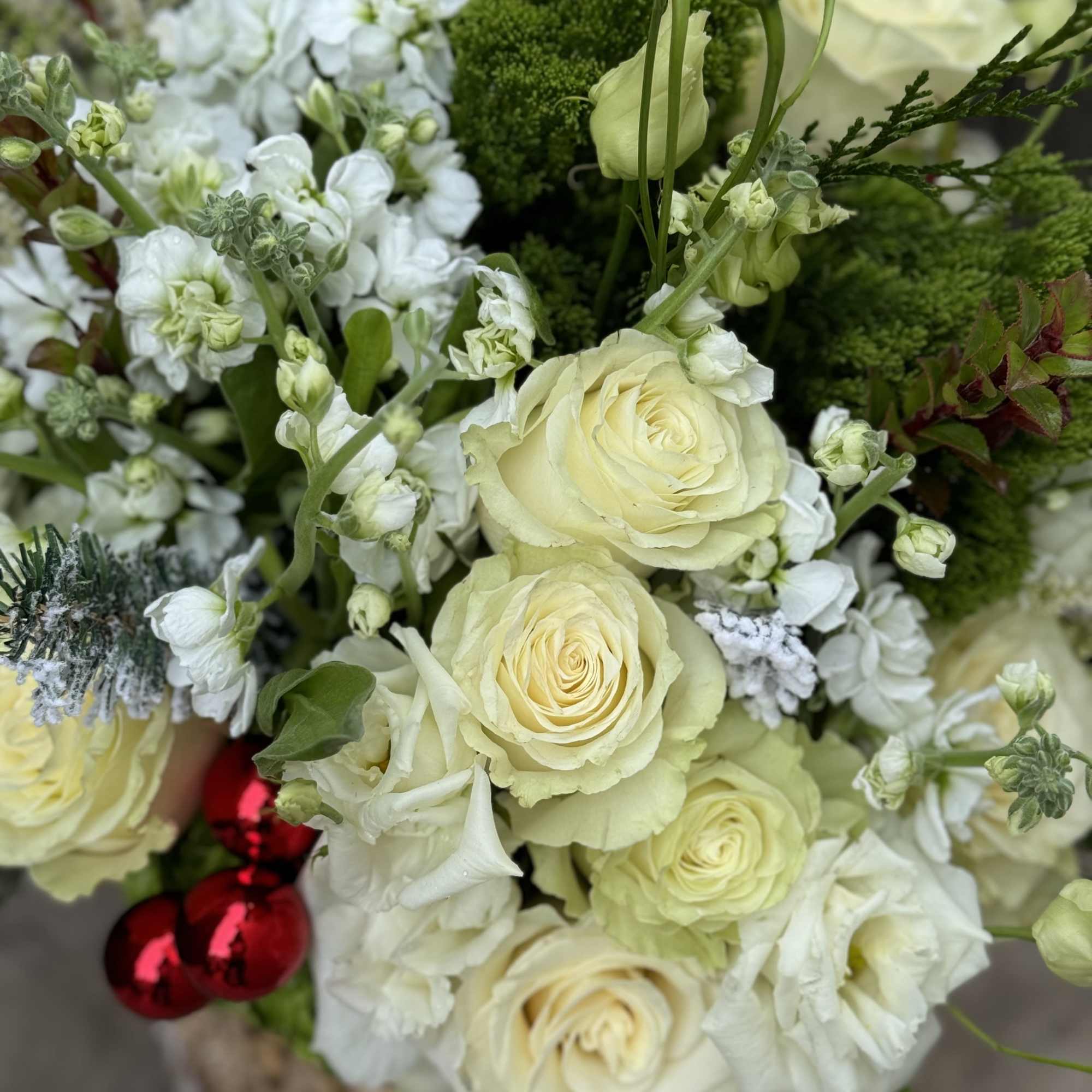 A beautiful whites and greens design nestled in a 6x7 wooden container!
Very