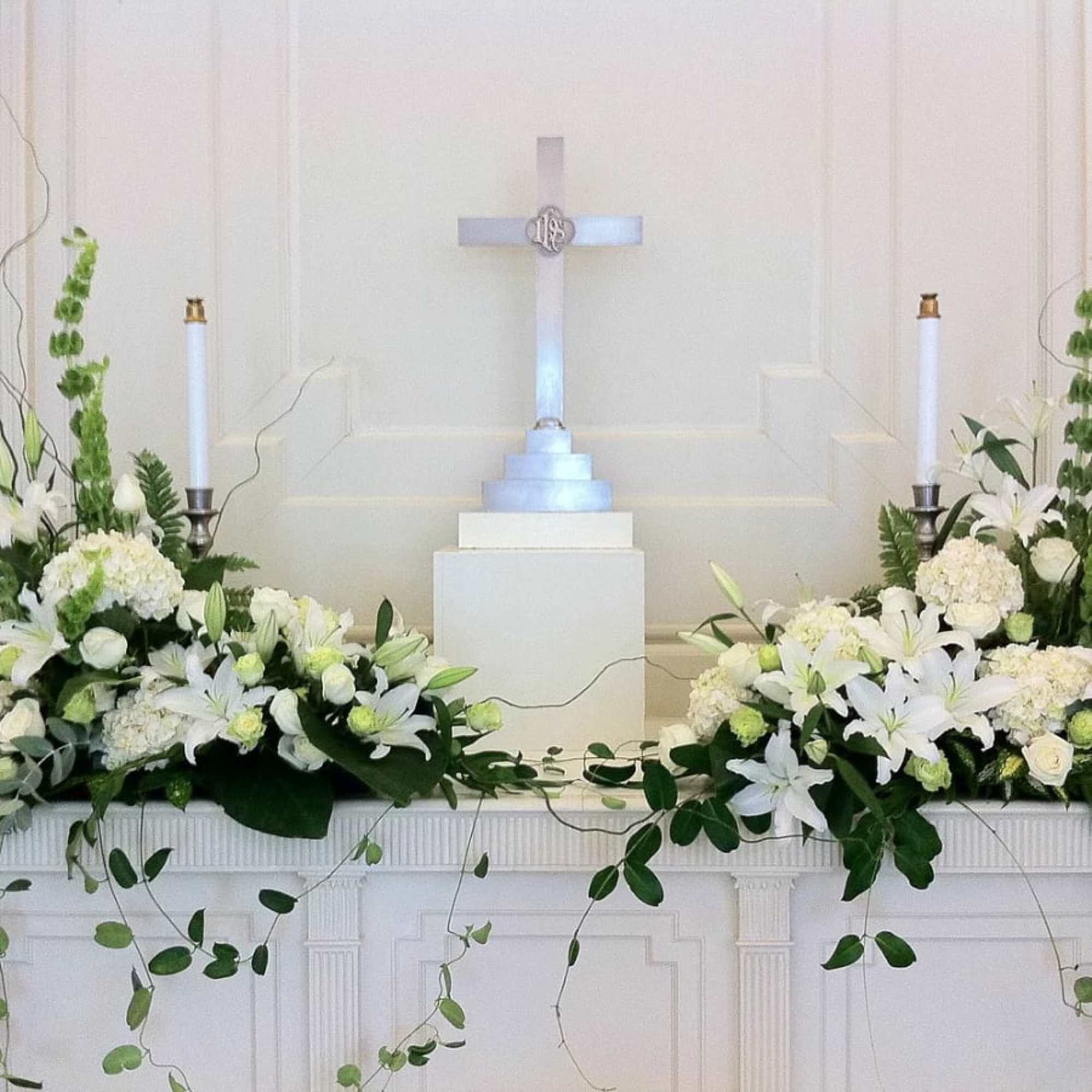 URN/PICTURE TABLE ARRANGEMENTS
YOUR CHOICE OF FLOWERS AND COLORS 