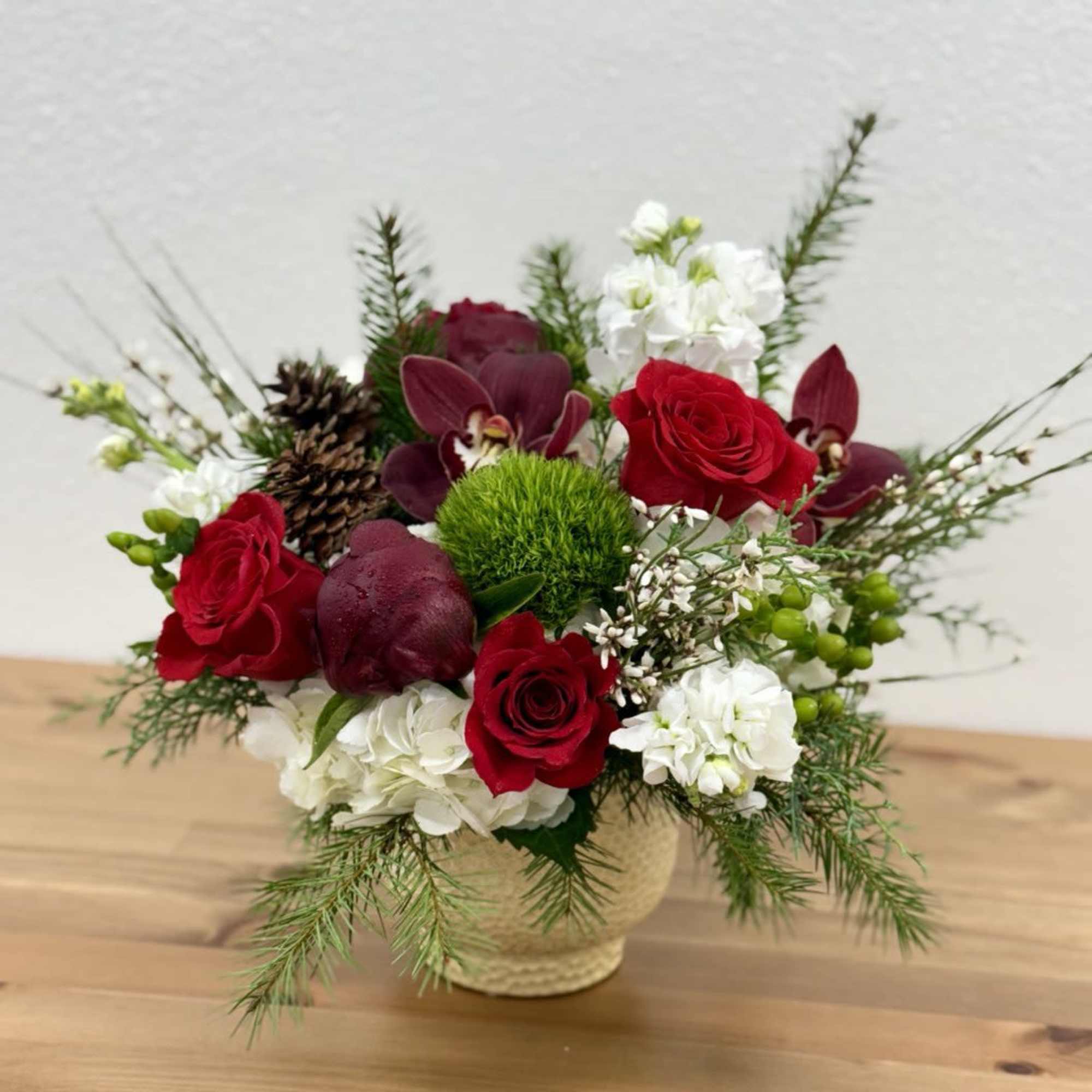 &quot;A stunning golden vase centerpiece, the perfect gift to brighten up the