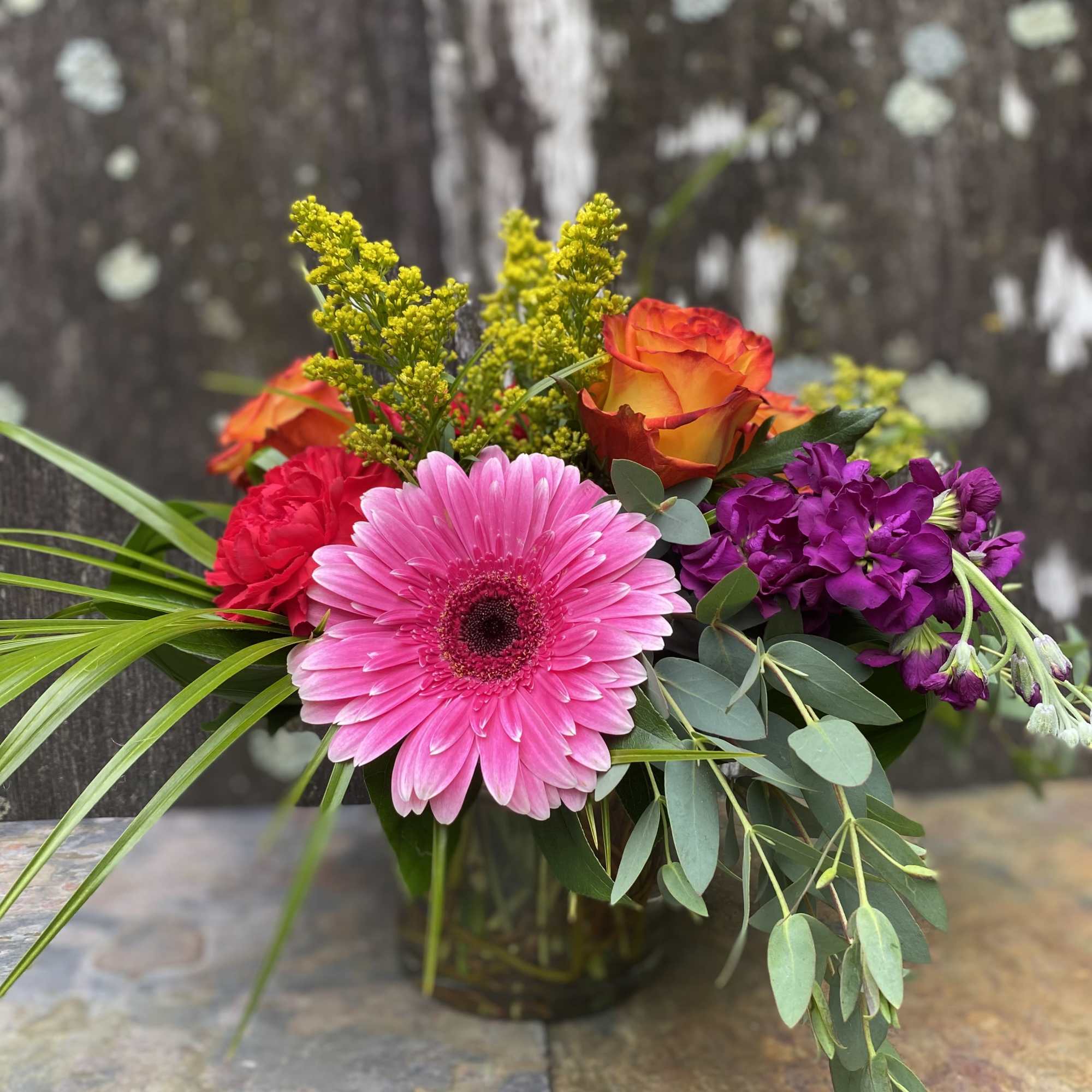 A changing mix of colorful flowers 
to reflect the season