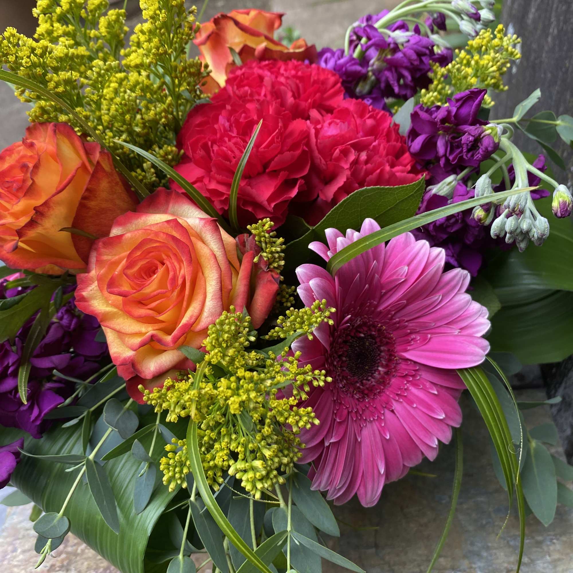 A changing mix of colorful flowers 
to reflect the season