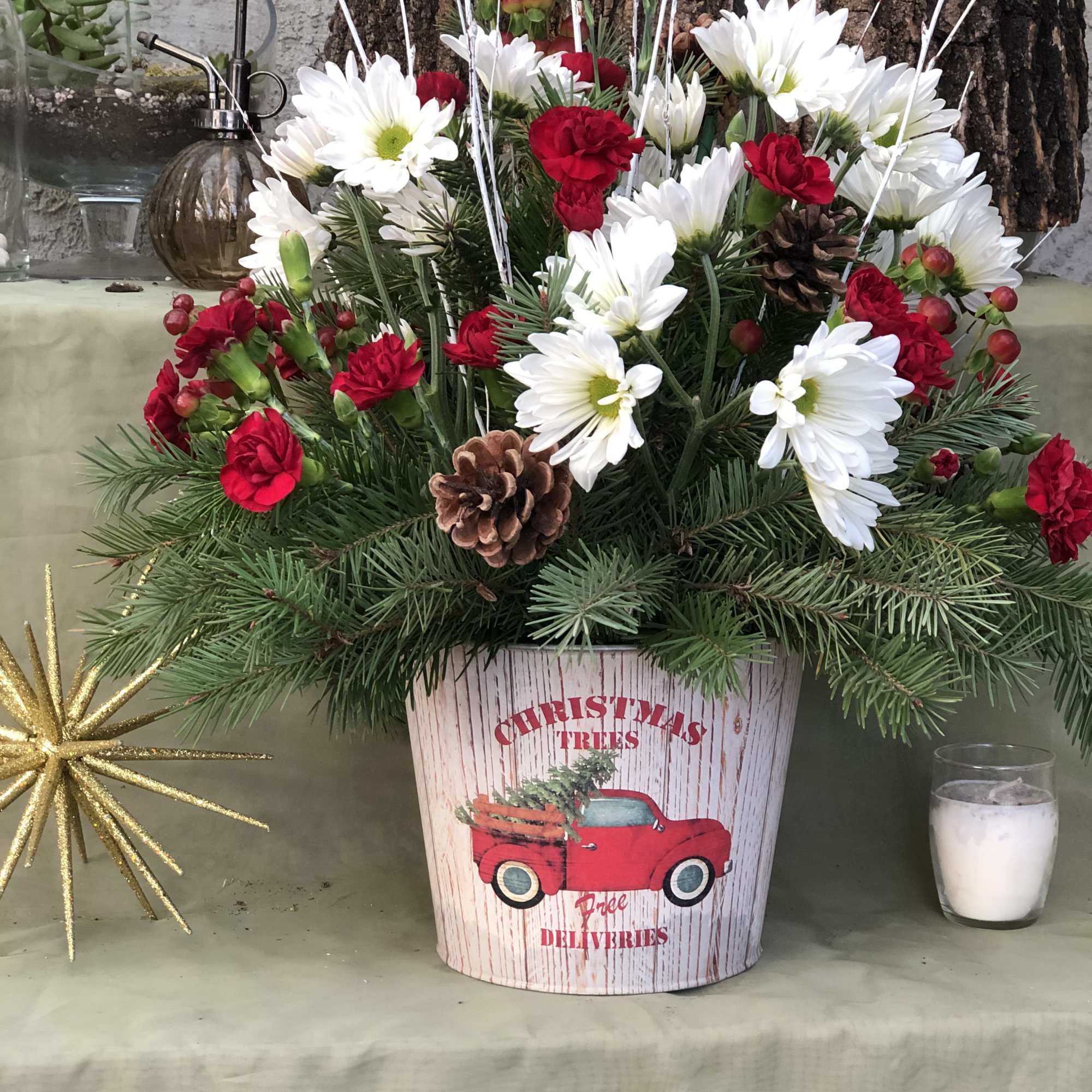 That cute Christmas tree haulin&#039; Red Truck seems to be popping up
