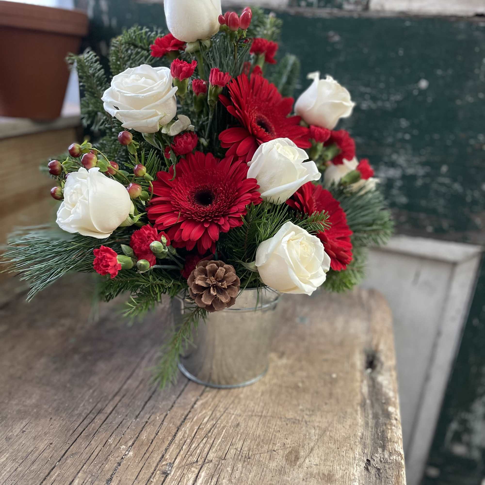 Wow! This beauty is a holiday showstopper, sure to be admired. 