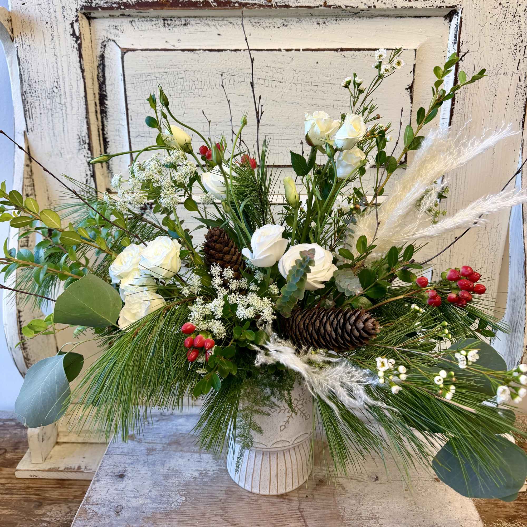 A beautiful design for the holiday season, this ceramic pedestal dish is