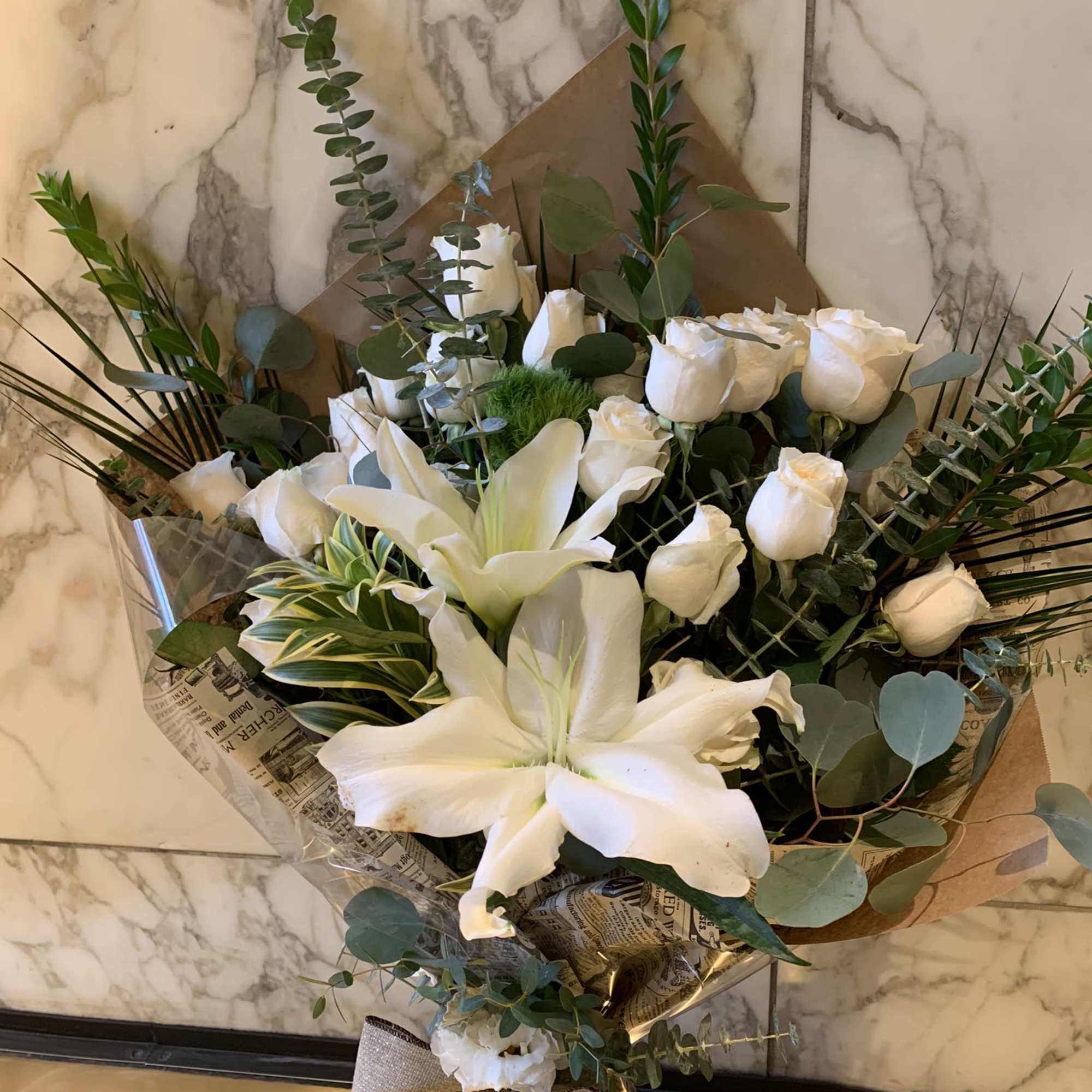 Dozen white roses in a beautiful wrapped presentacion