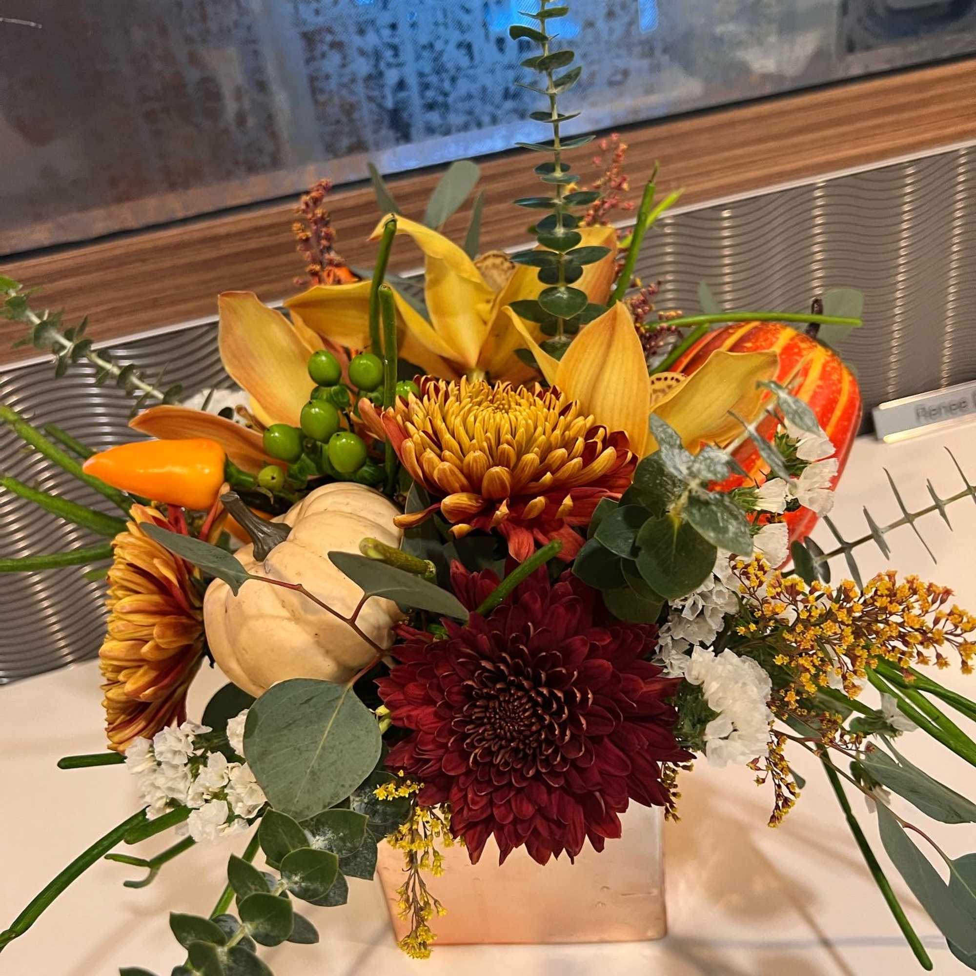 Fall floral design. Perfect combination for the Fall season.