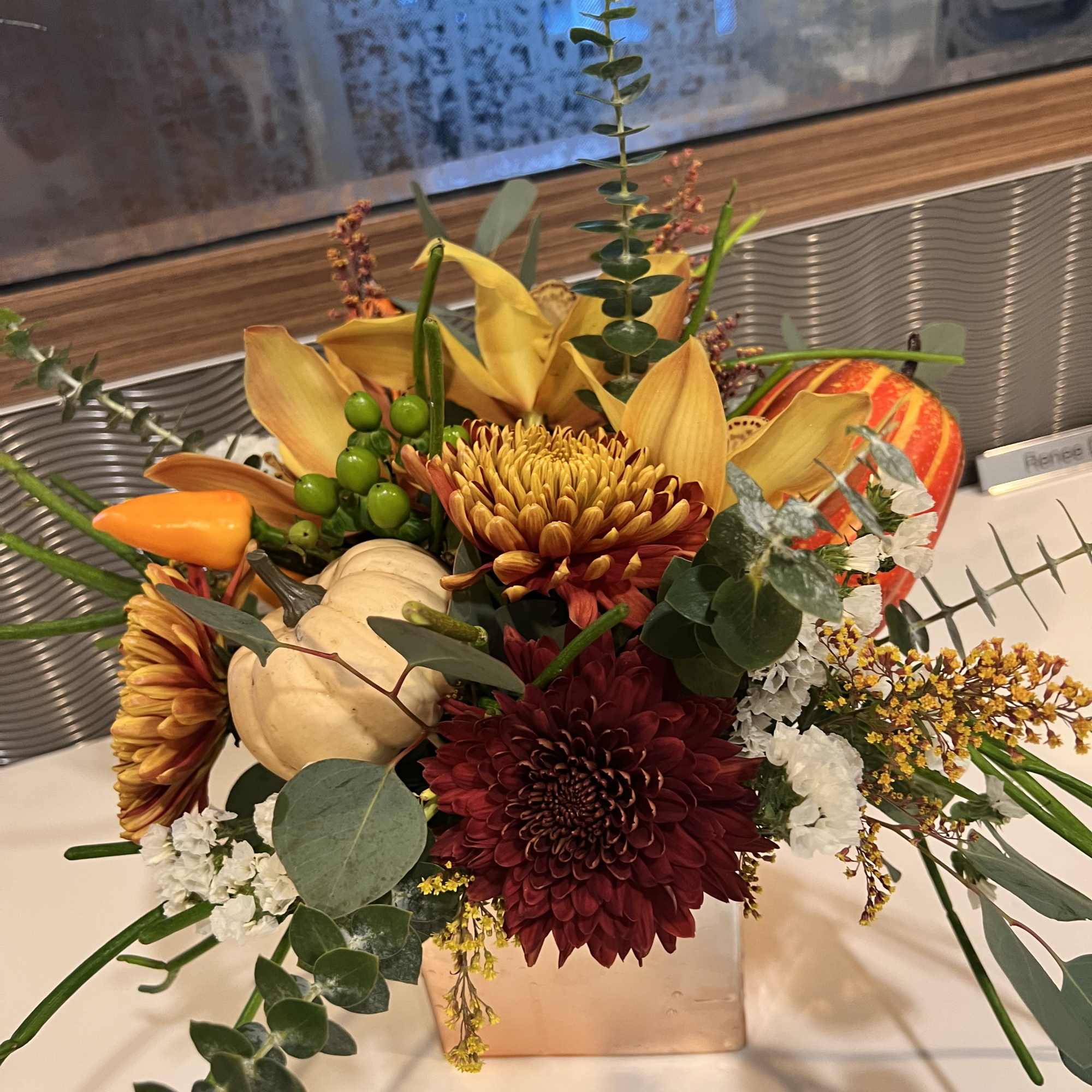 Fall floral design. Perfect combination for the Fall season.