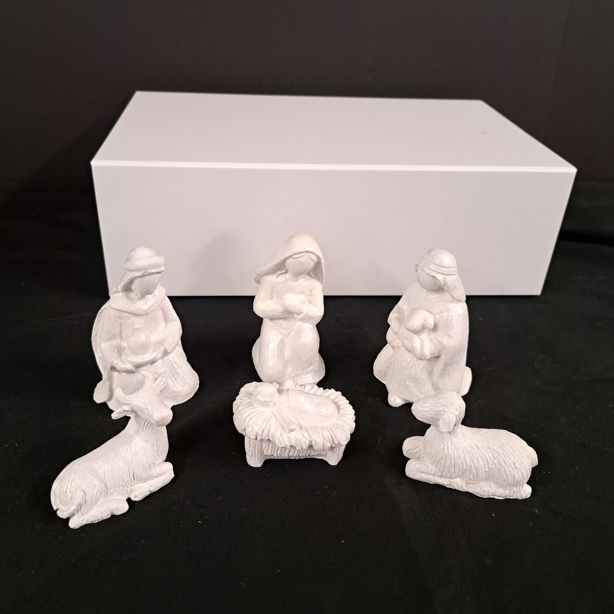 This beautifully hand-painted Nativity set features the Holy Family, Wise Men, shepherds