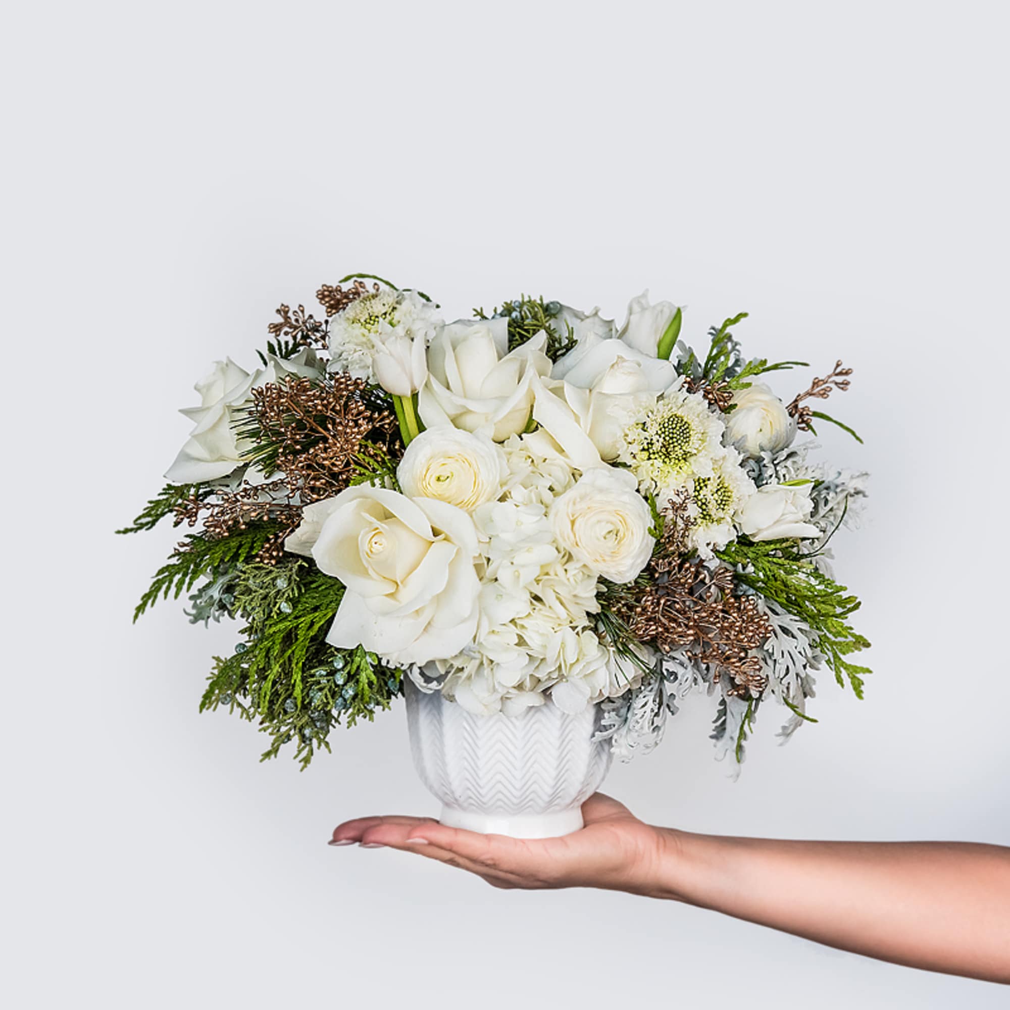 Nothing like creamy, luxe neutrals to cause the cozy feels!
Featuring: Hydrangea, Roses