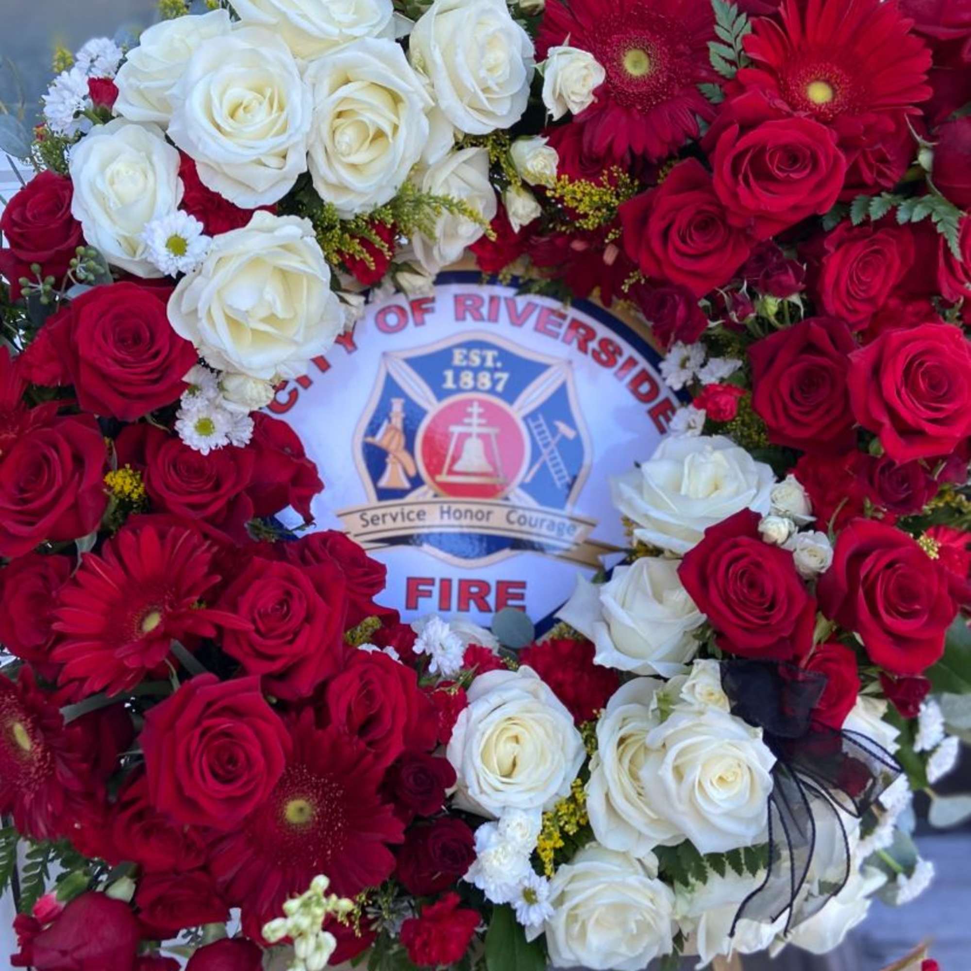 **We kindly ask families to notify us of their preferred color palette