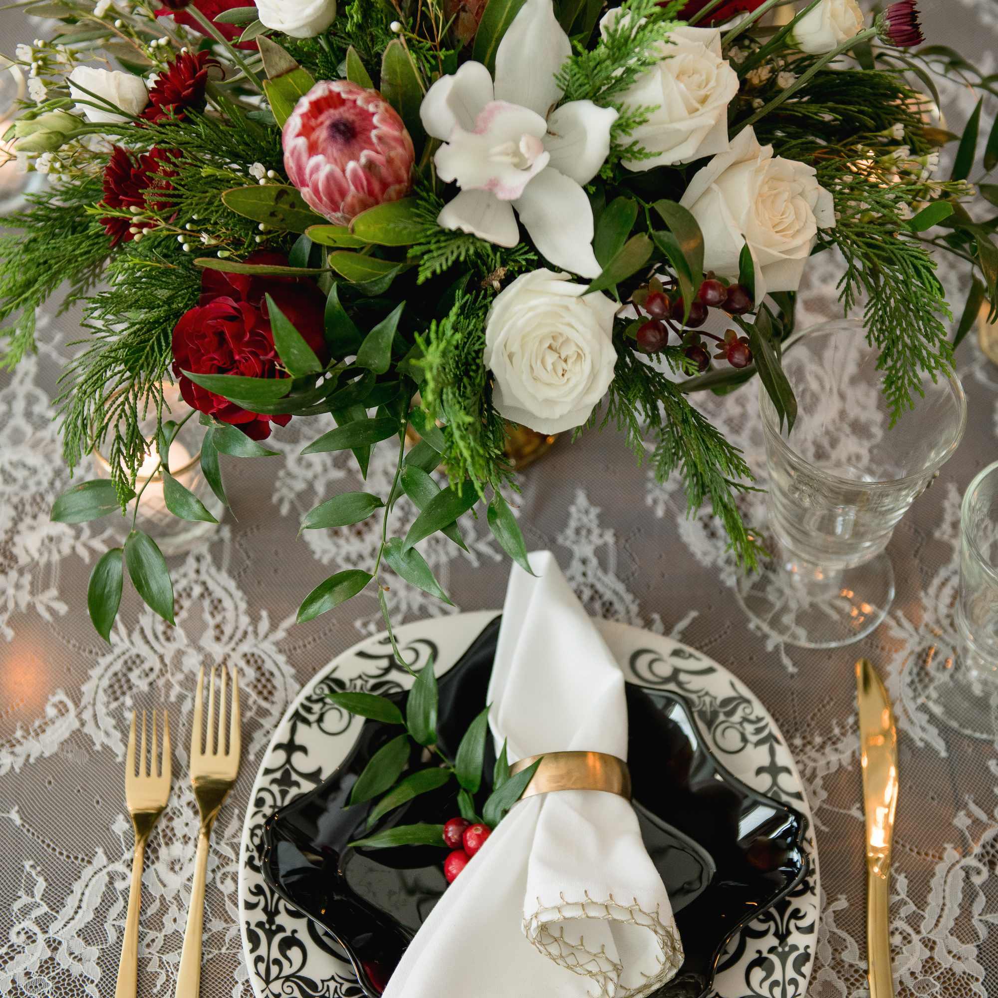 Breathtakingly beautiful -- and full of seasonal charm. A beautiful mercury glass