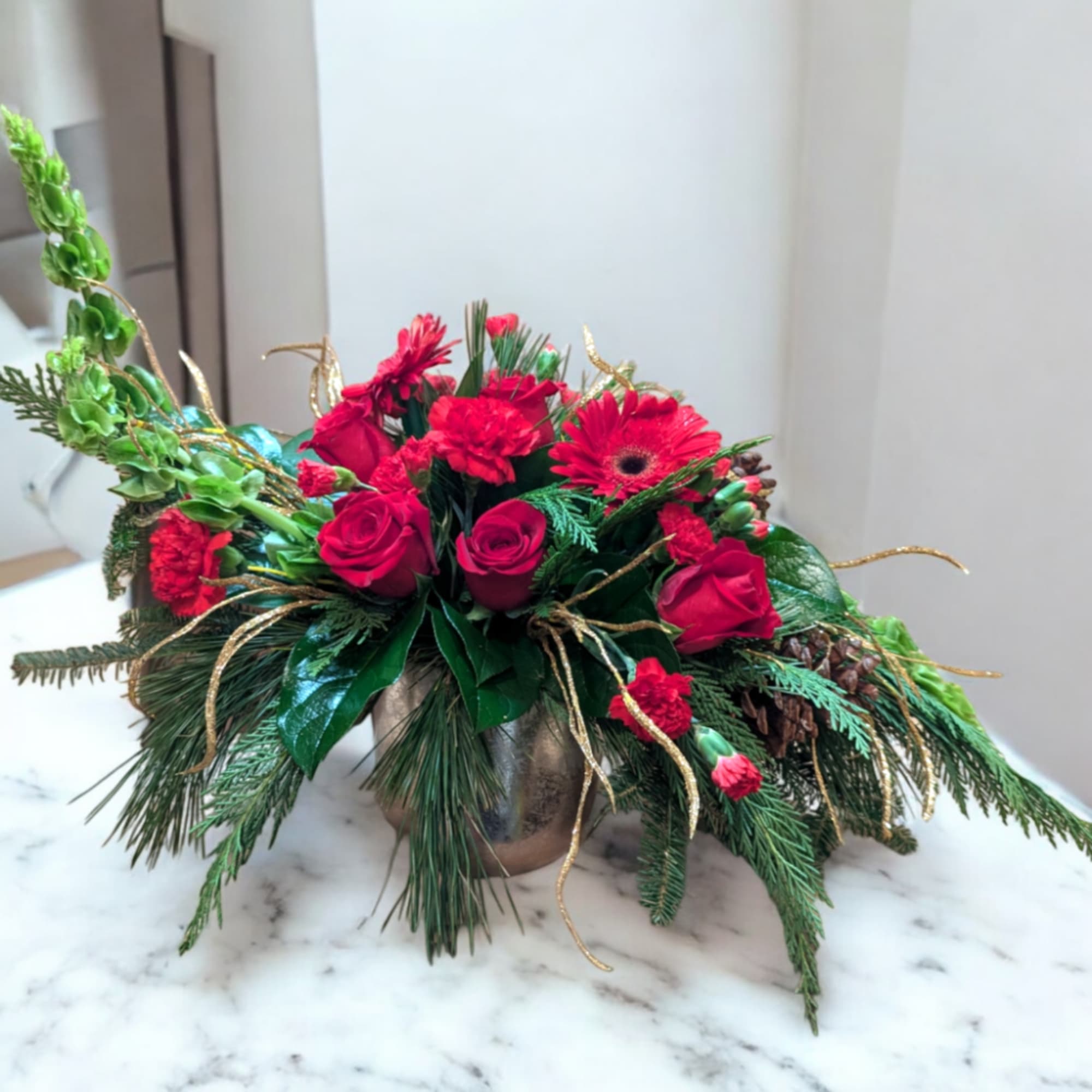  Celebrate the holiday season with the Holiday Elegance Centerpiece. Featuring lush