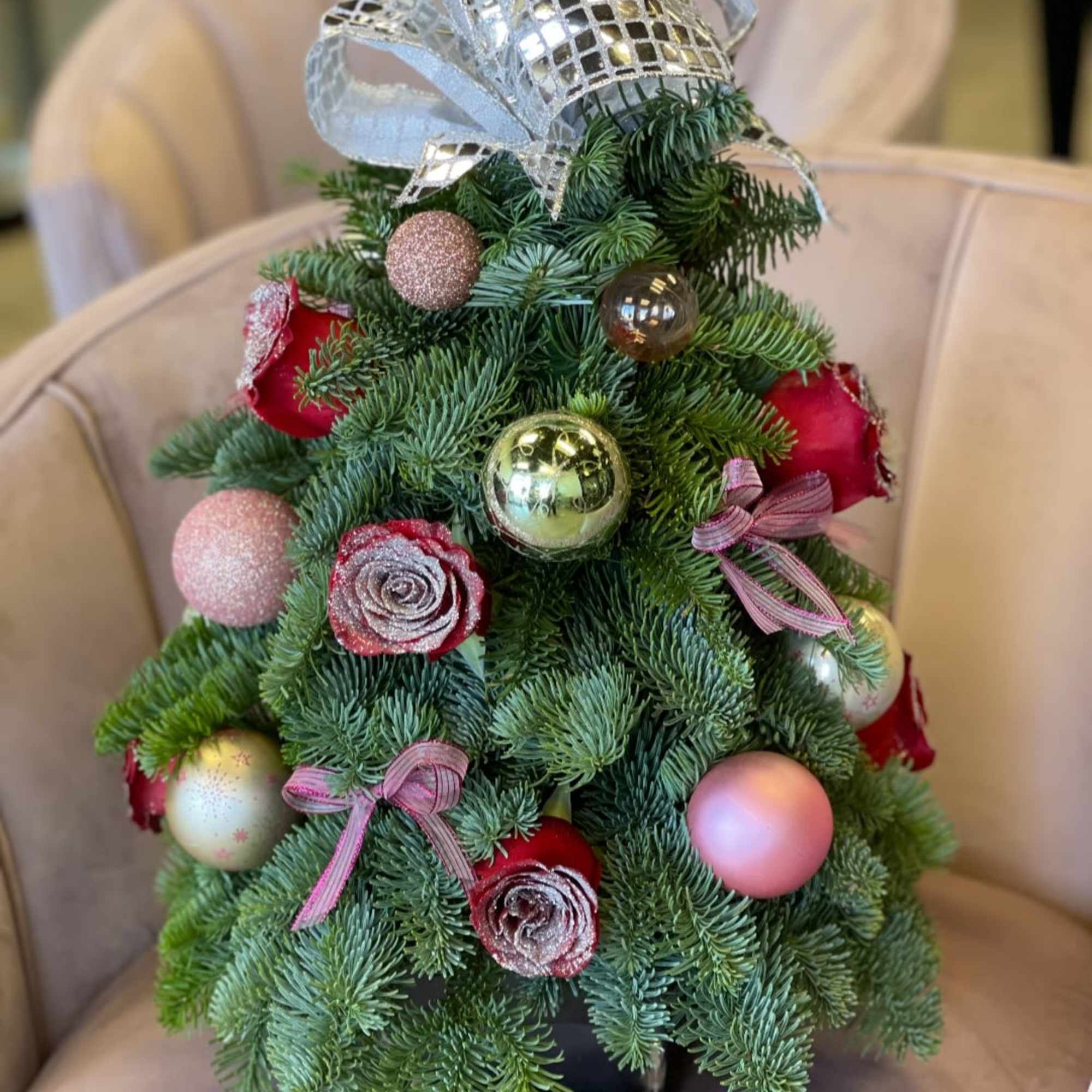 Bring Holly-Jolly Christmas spirit to your home with this joyful mini Christmas