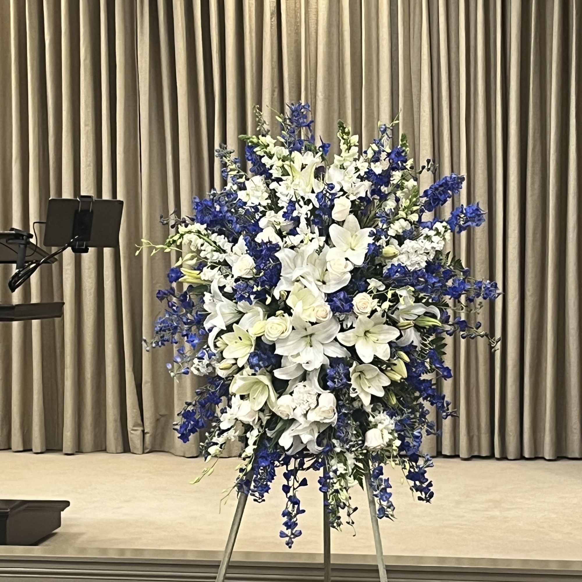 Large standing spray, easel included 