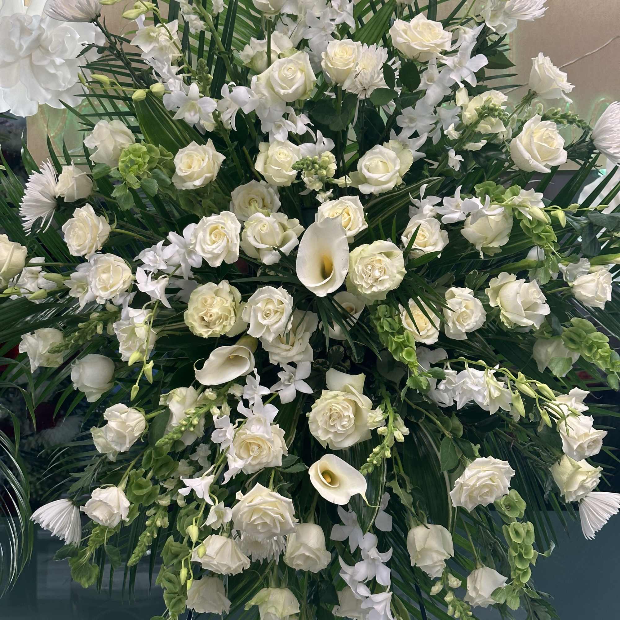 An all white tribute, this funeral spray is pure and tranquil. Featuring