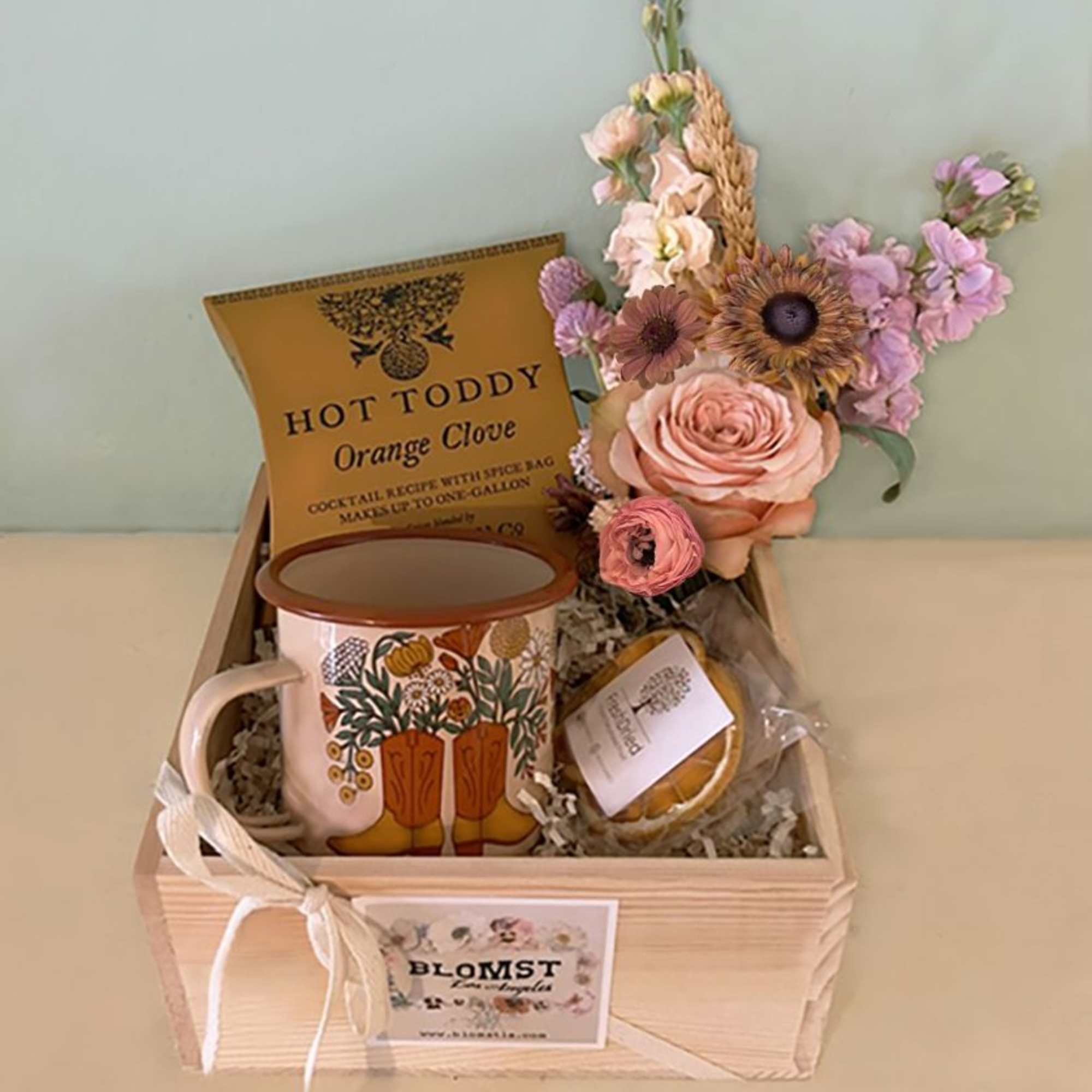 A lovely Gift box for the colder months, full of golden warmth