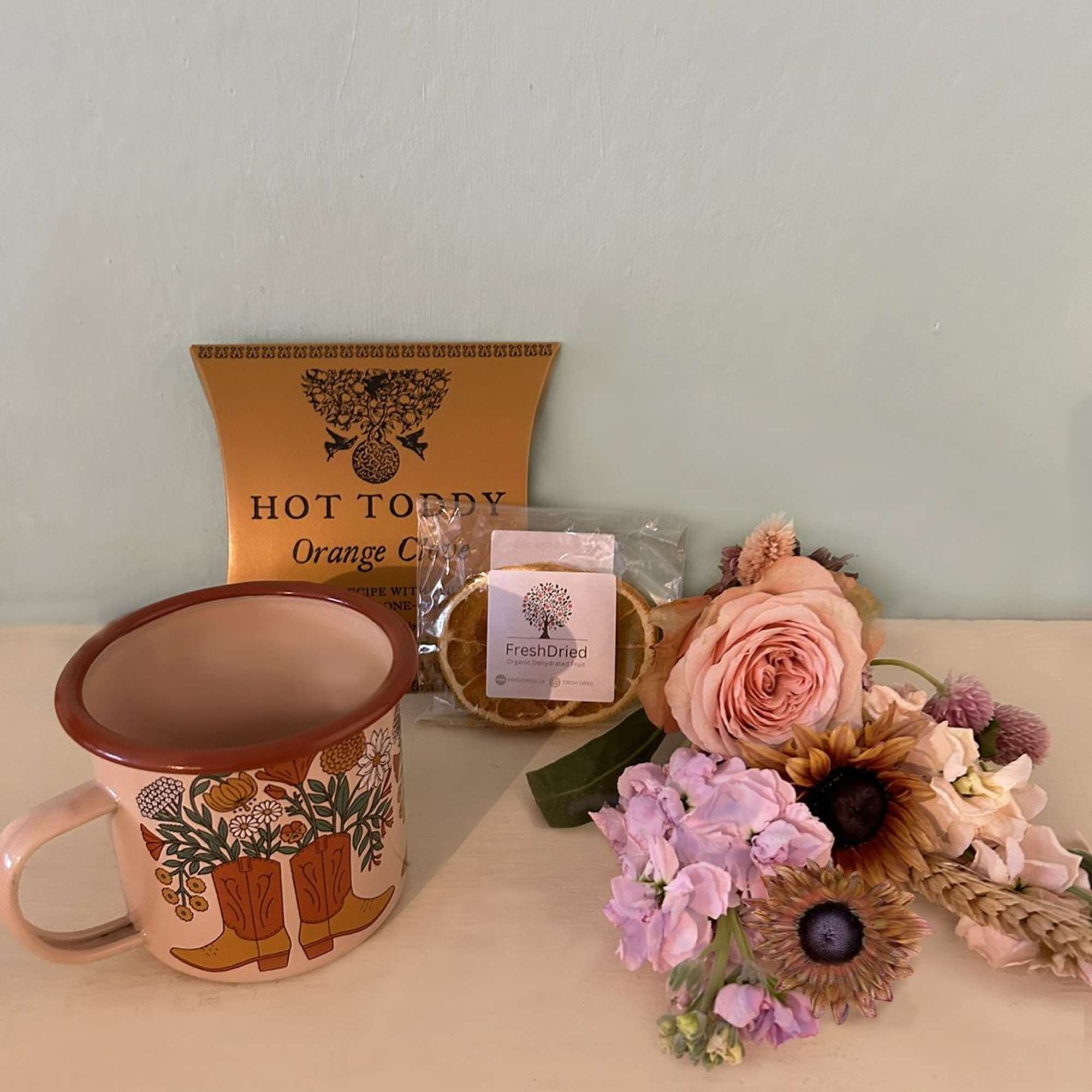 A lovely Gift box for the colder months, full of golden warmth