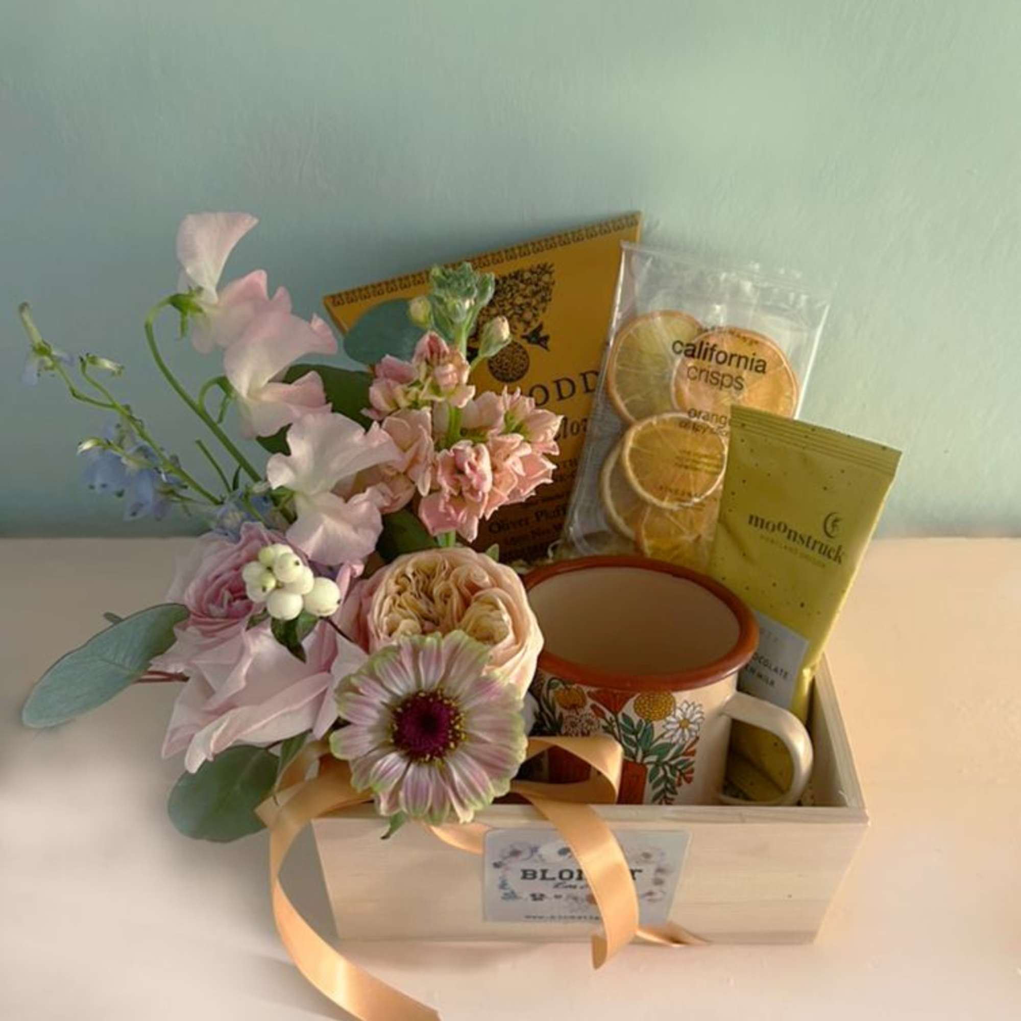 A lovely Gift box for the colder months, full of golden warmth