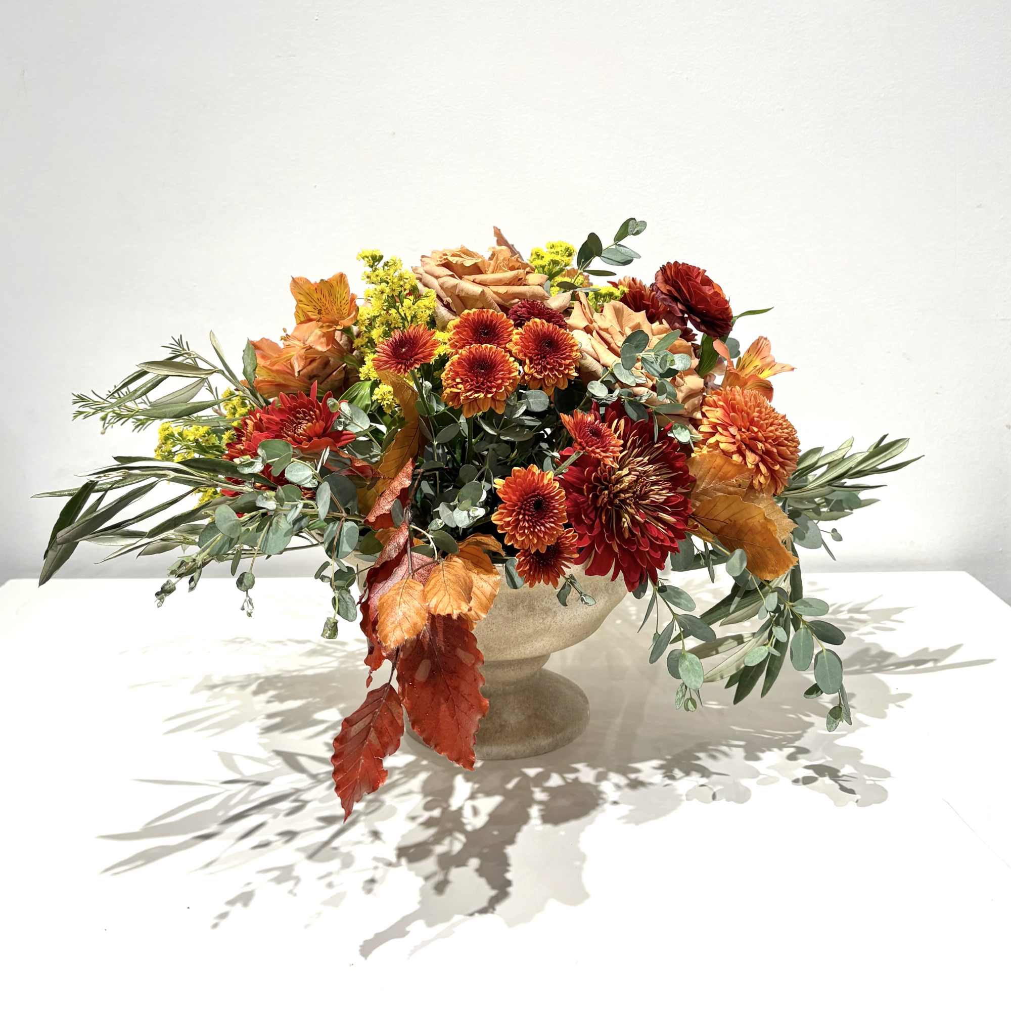 Bring warmth and elegance to your Thanksgiving table with this stunning centerpiece