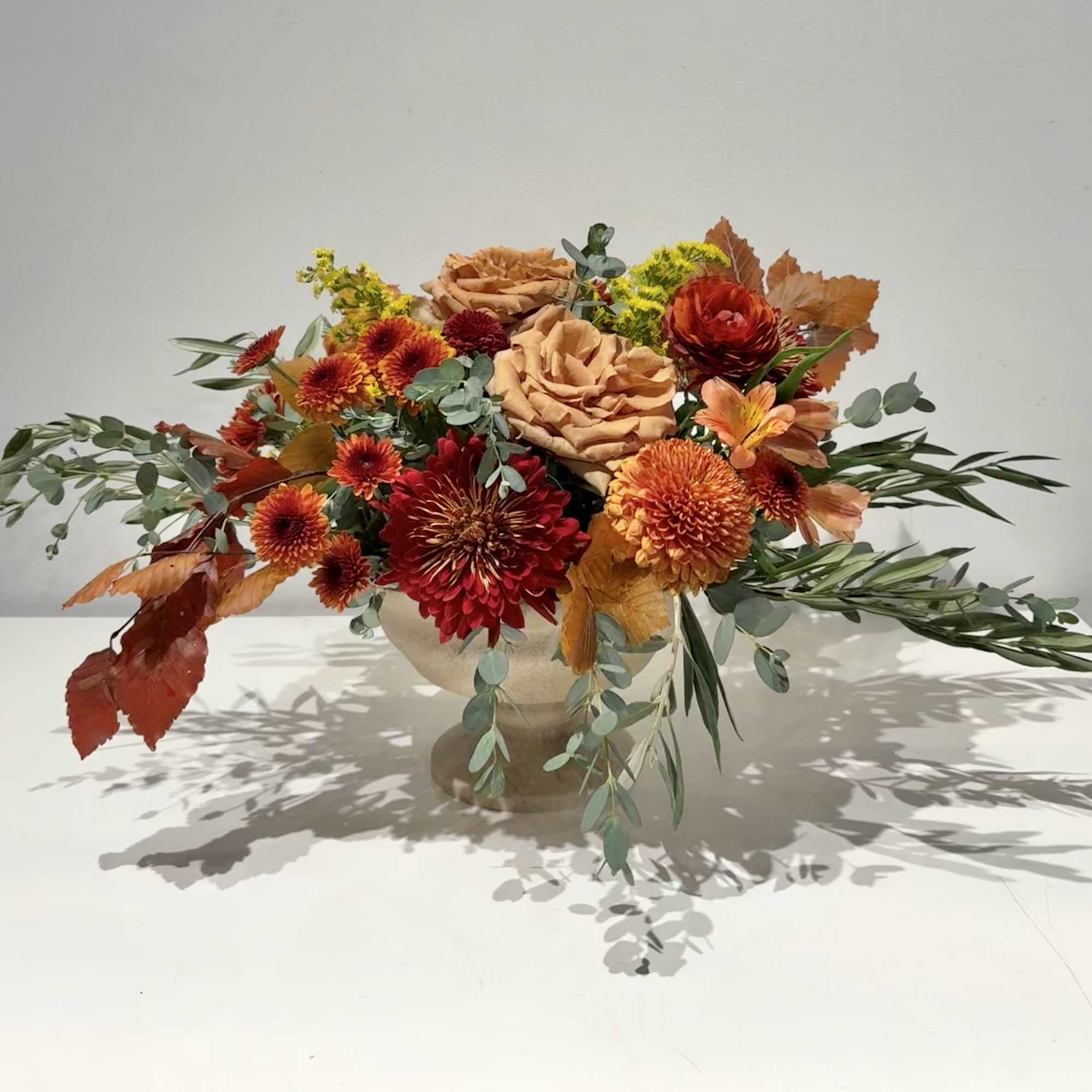 Bring warmth and elegance to your Thanksgiving table with this stunning centerpiece