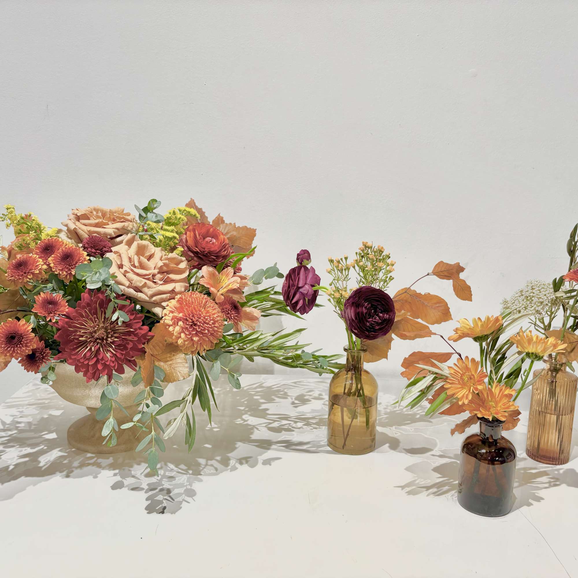 Bring warmth and elegance to your Thanksgiving table with this stunning centerpiece