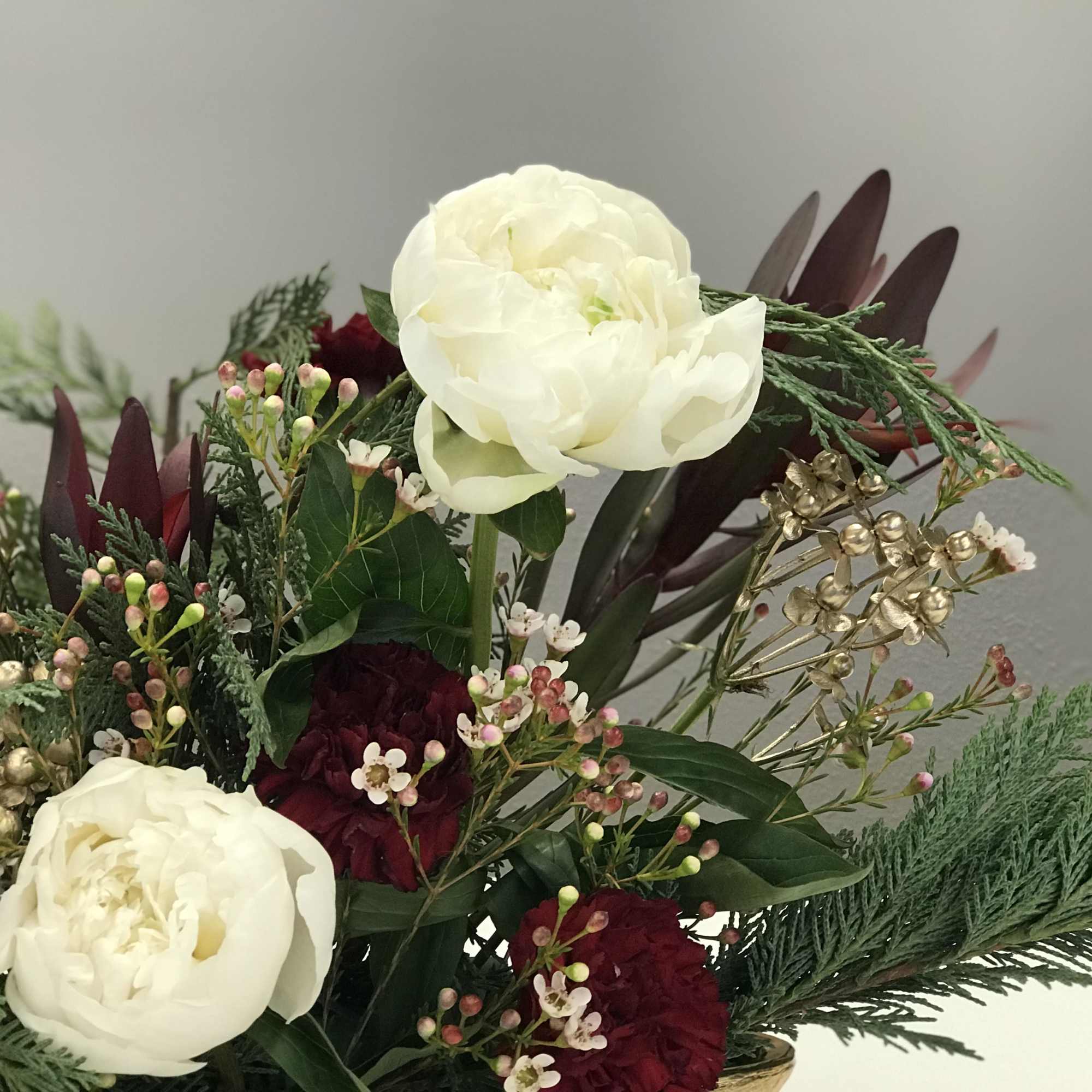Ring in the Holiday Season with our Scandinavian-Inspired Floral Arrangement! Featuring rich