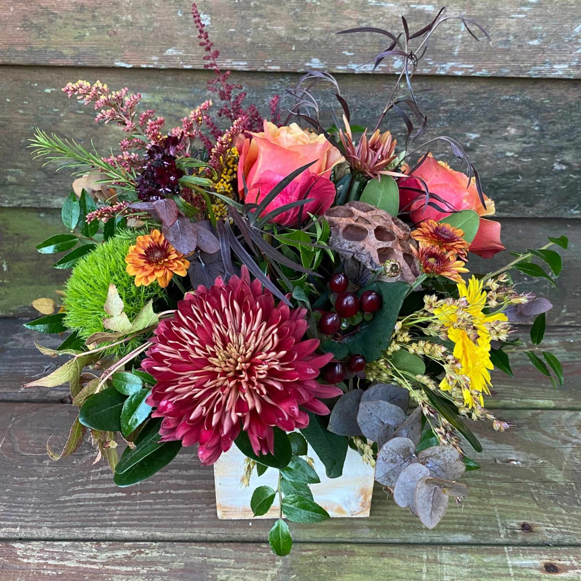 This is a designer&#039;s choice centerpiece meaning we will create a tasteful