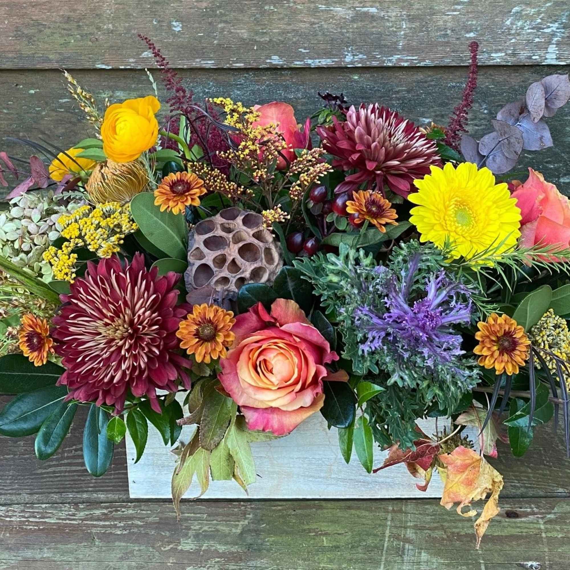 This is a designer&#039;s choice centerpiece meaning we will create a tasteful