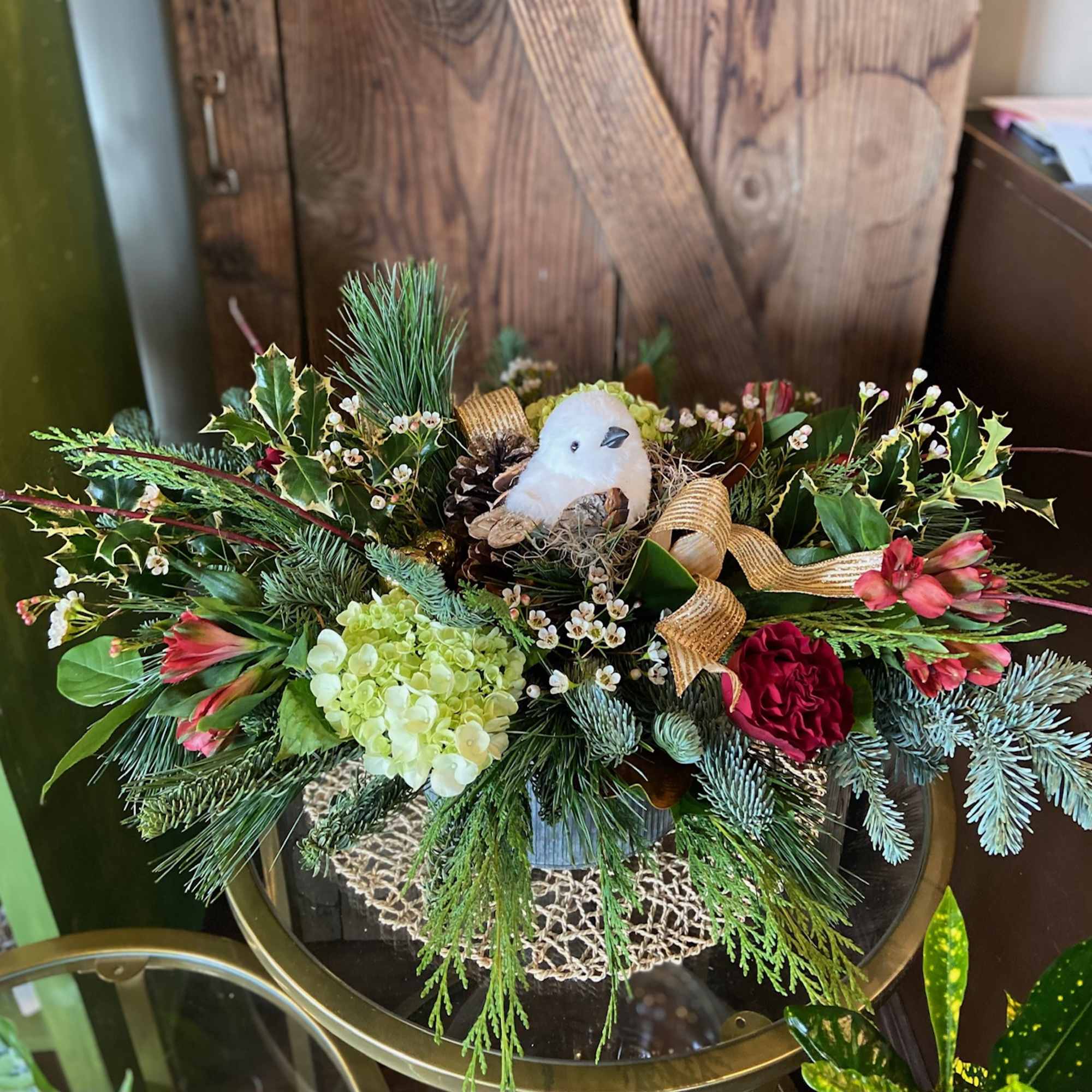 Grand centerpiece adorned with a delightful keepsake bird nestled in a nest