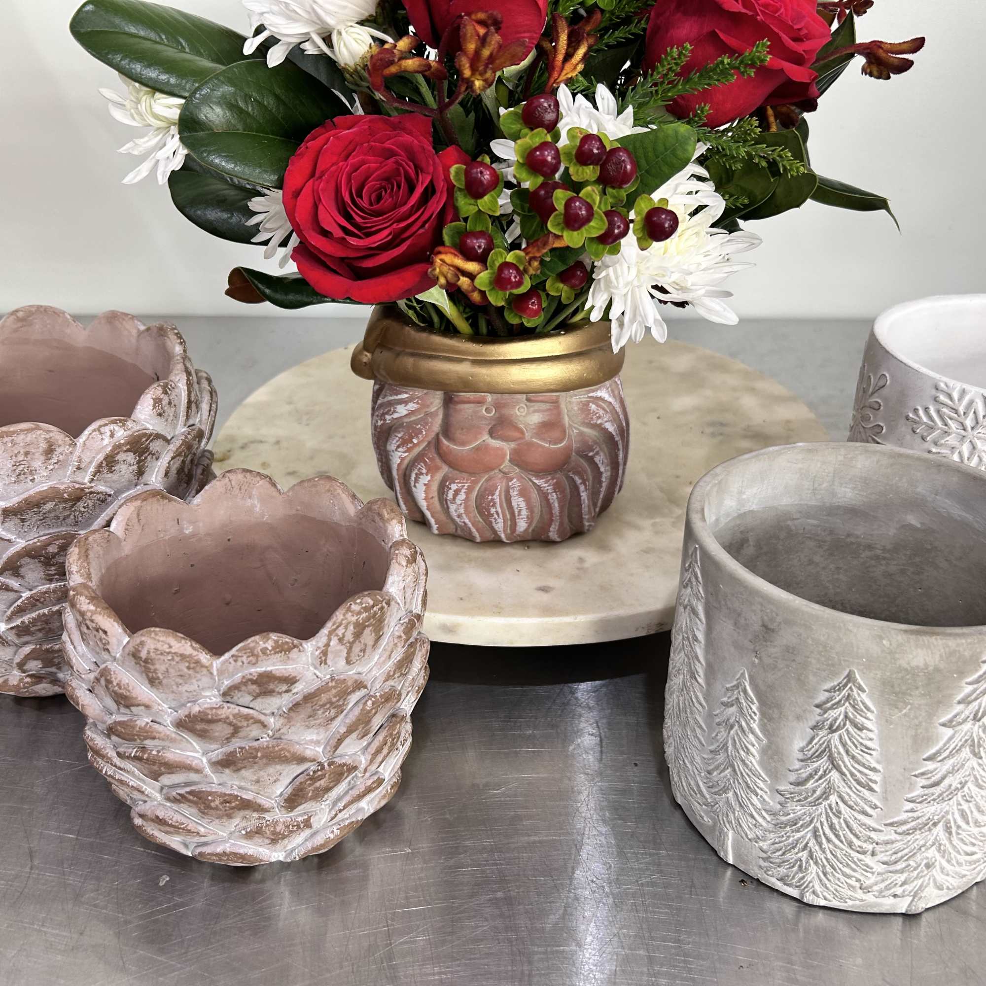 Two versions of the vase - medium and large! Either flowers for