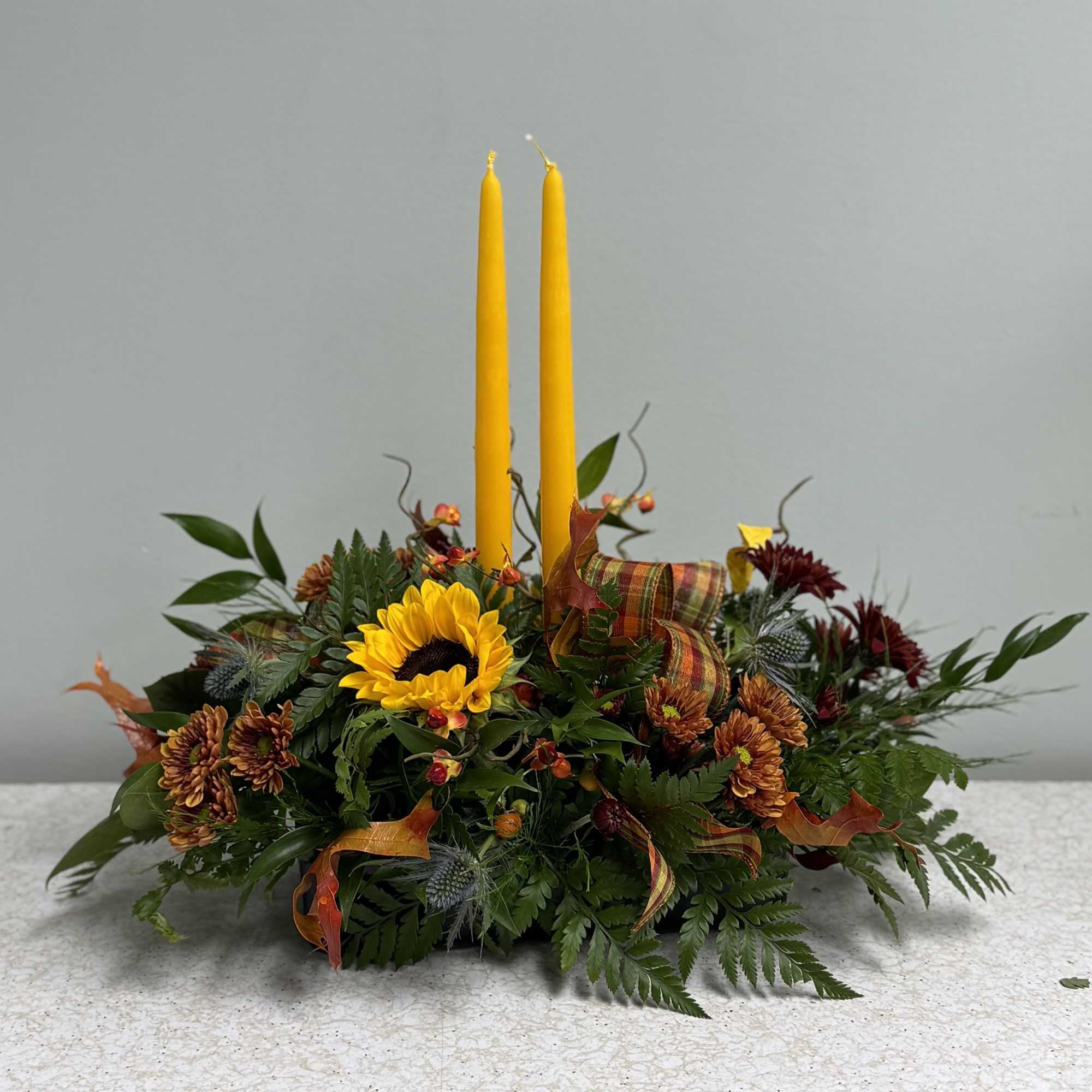 This autumn delight with candles is perfect for your Thanksgiving gathering!