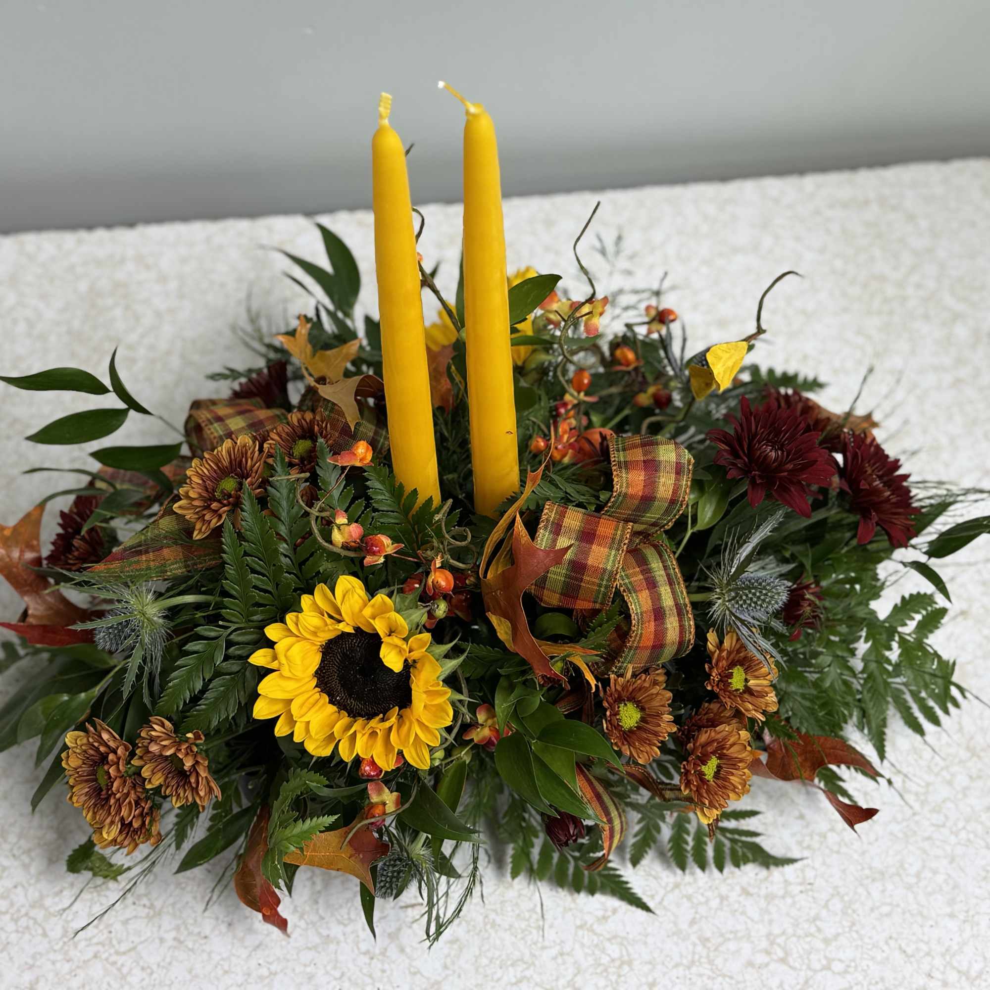 This autumn delight with candles is perfect for your Thanksgiving gathering!