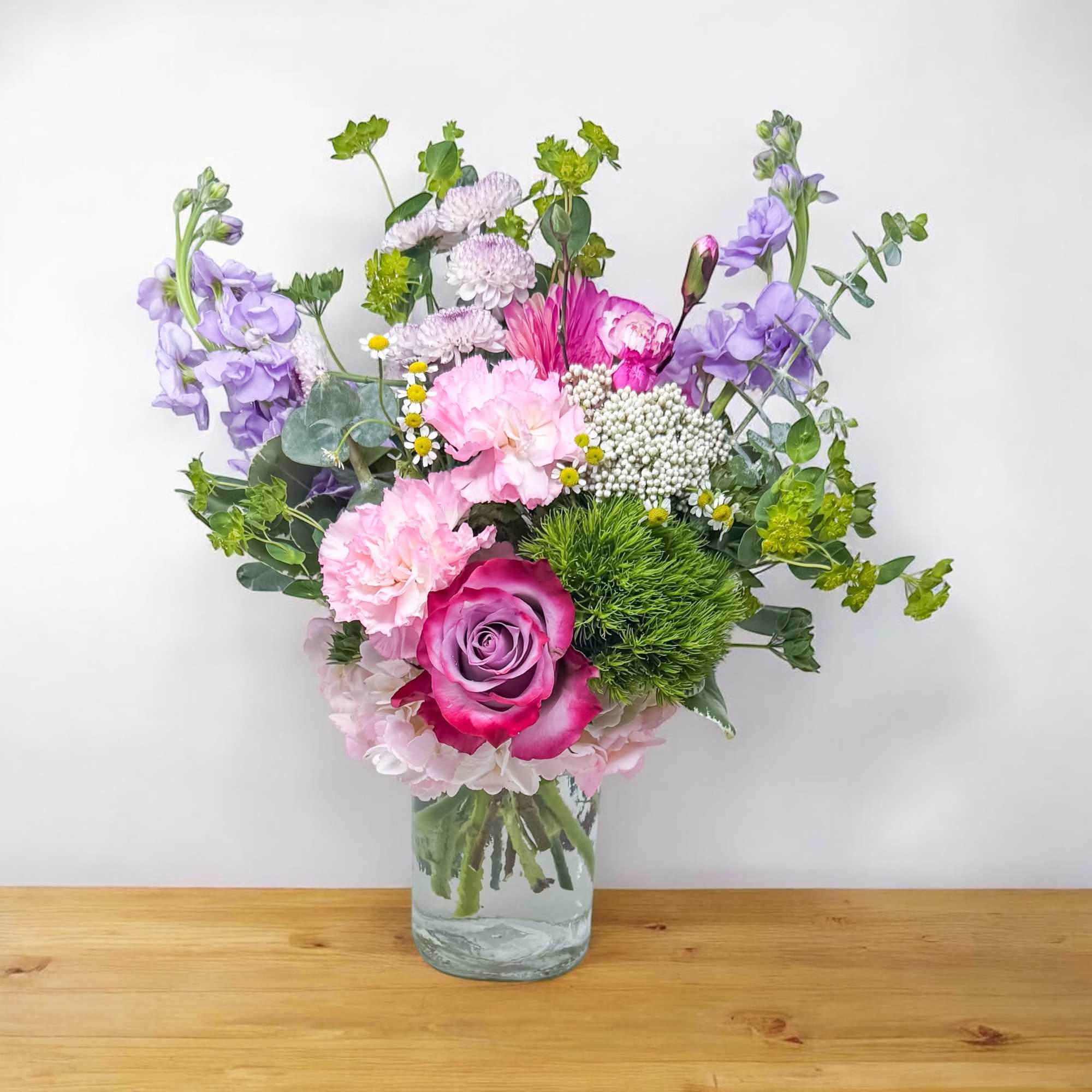 Small and low arrangement 