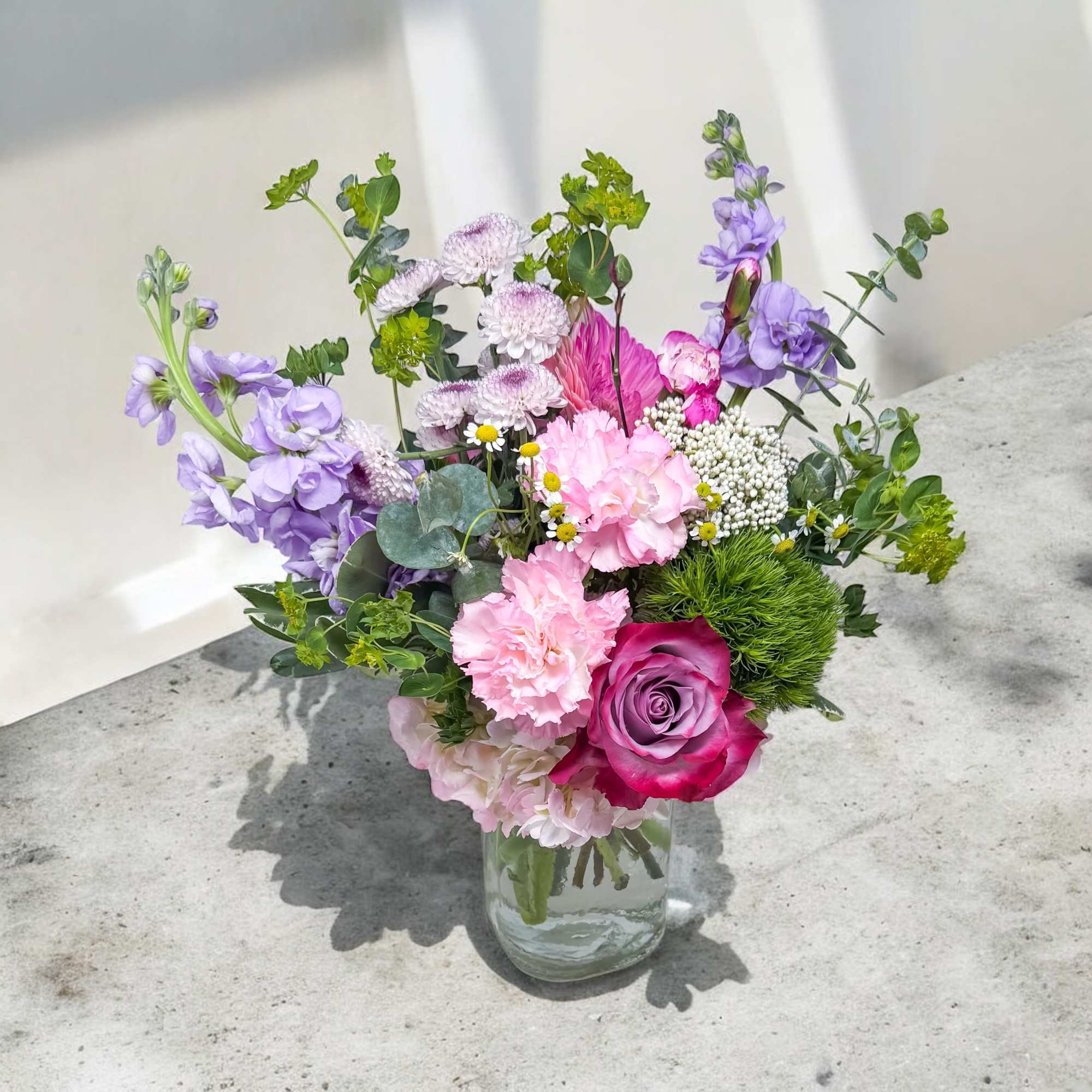 Small and low arrangement 