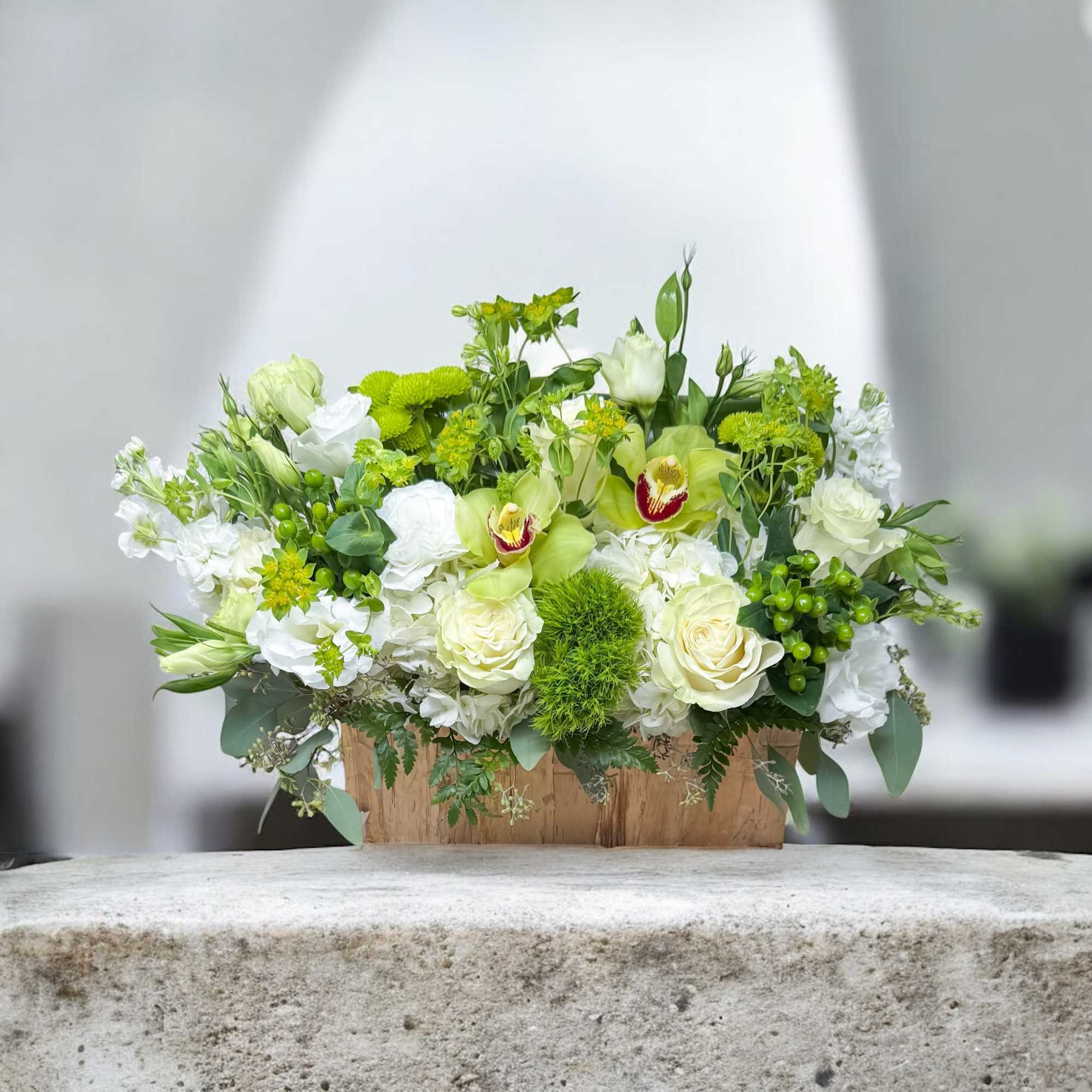 Elegant mix of white and green in a wooden box