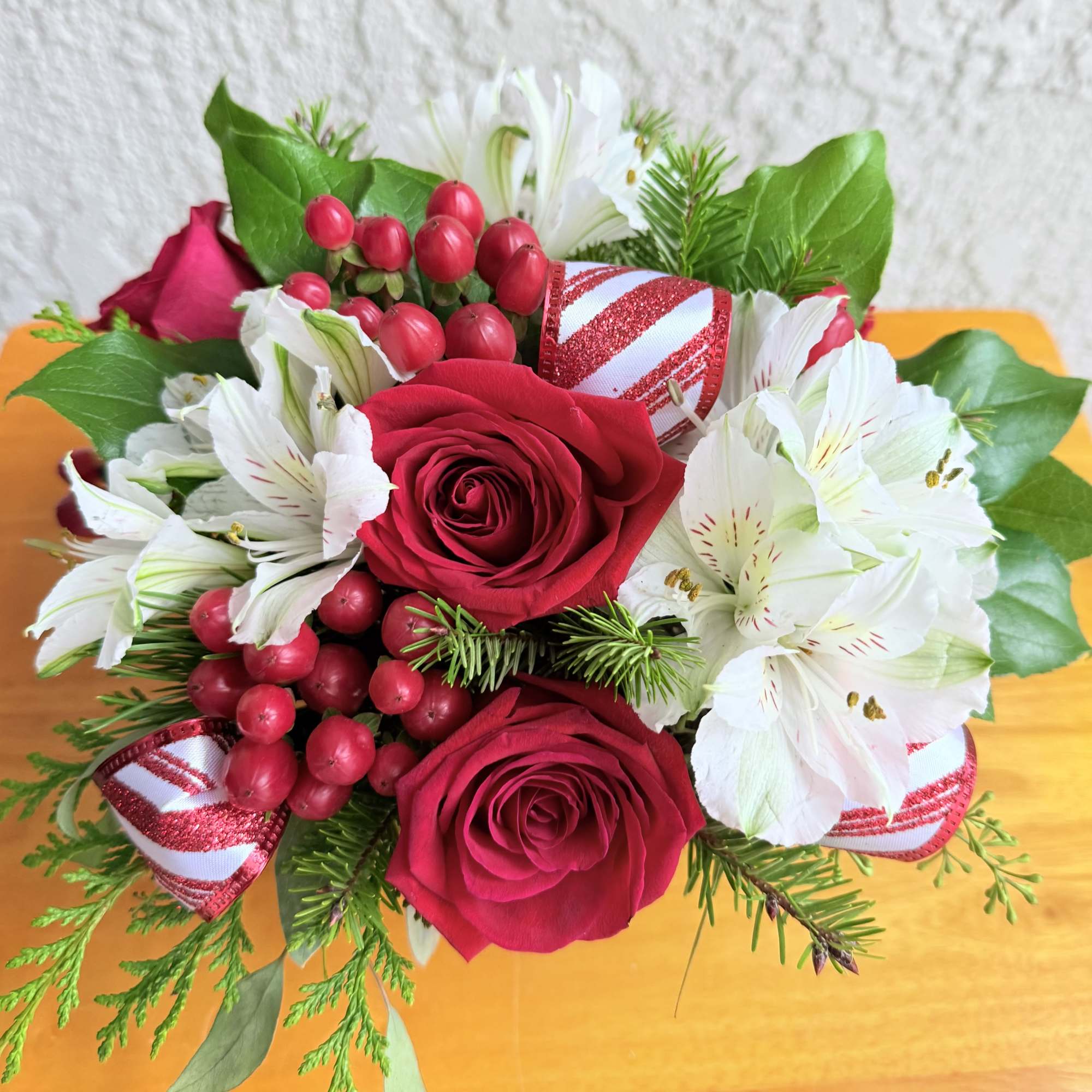 Send joy this Christmas with this beautiful Christmas centerpiece to celebrate the